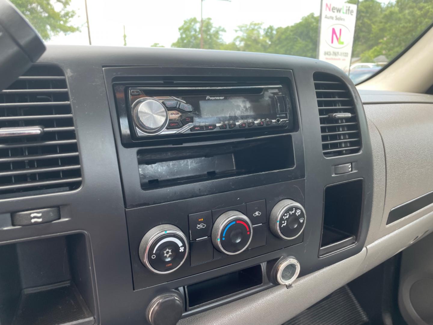 2009 RED CHEVROLET SILVERADO 1500 WORK TRUCK (1GCEC14X89Z) with an 4.3L engine, Automatic transmission, located at 5103 Dorchester Rd., Charleston, SC, 29418-5607, (843) 767-1122, 36.245171, -115.228050 - Photo#11