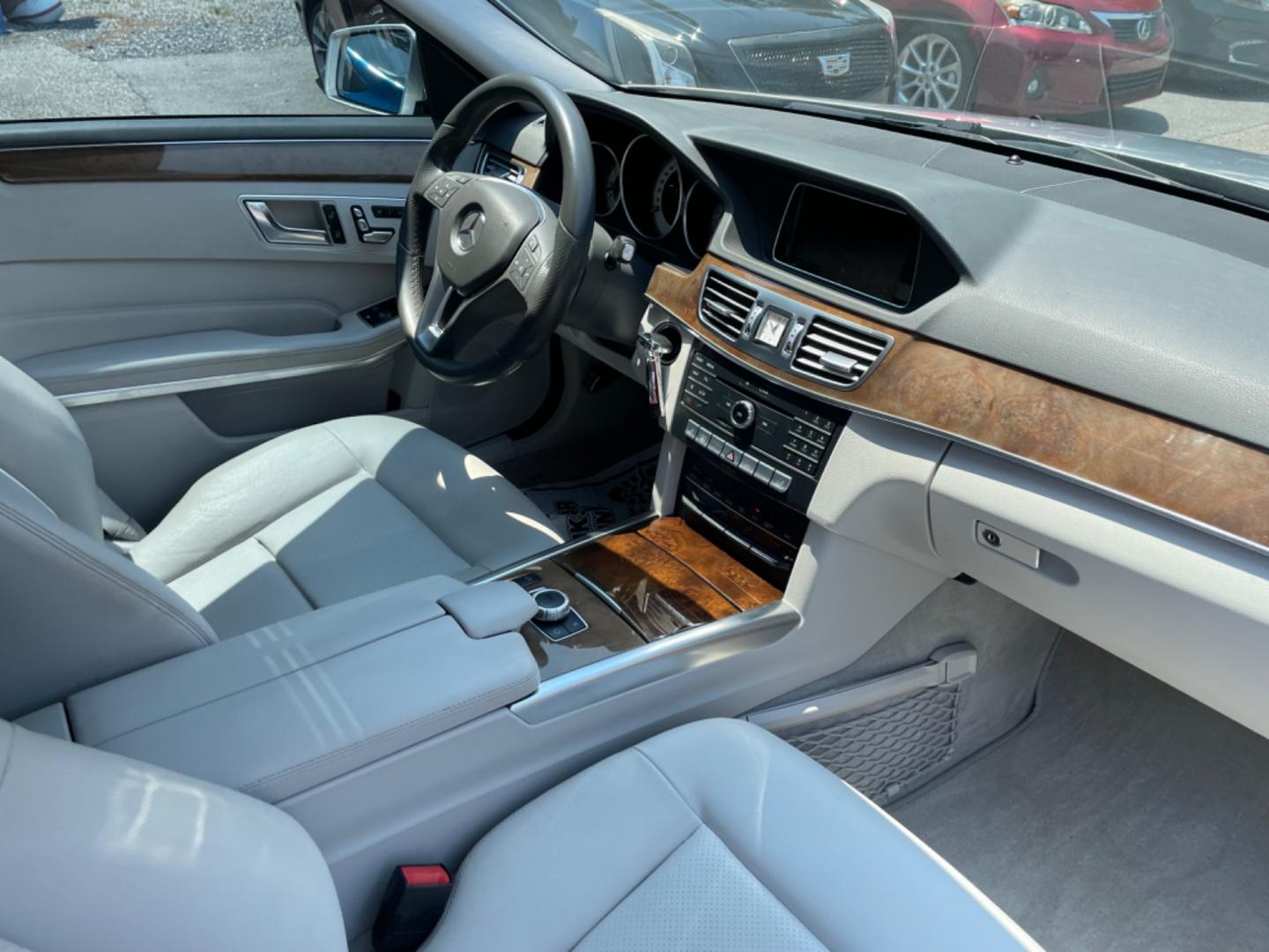 2016 SILVER MERCEDES-BENZ E-CLASS E 350 (WDDHF5KB7GB) with an 3.5L engine, Automatic transmission, located at 5103 Dorchester Rd., Charleston, SC, 29418-5607, (843) 767-1122, 36.245171, -115.228050 - Photo#7