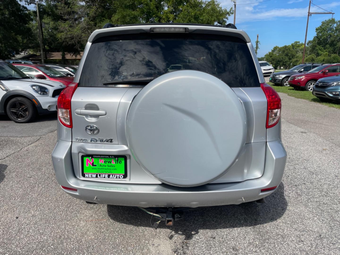 2007 SILVER TOYOTA RAV4 BASE (JTMZK33V075) with an 3.5L engine, Automatic transmission, located at 5103 Dorchester Rd., Charleston, SC, 29418-5607, (843) 767-1122, 36.245171, -115.228050 - Clean Interior with AM/FM/Bluetooth, Backup Camera, Power Windows, Power Locks, Power Mirrors, Keyless Entry, Alloy Wheels. Local Trade-in!! 179k miles Located at New Life Auto Sales! 2023 WINNER for Post & Courier's Charleston's Choice Pre-owned Car Dealer AND 2018-2024 Top 5 Finalist for Charlest - Photo#5