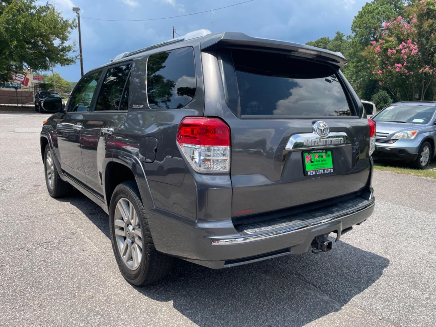 2013 GRAY TOYOTA 4RUNNER SR5 (JTEZU5JR3D5) with an 4.0L engine, Automatic transmission, located at 5103 Dorchester Rd., Charleston, SC, 29418-5607, (843) 767-1122, 36.245171, -115.228050 - Photo#4