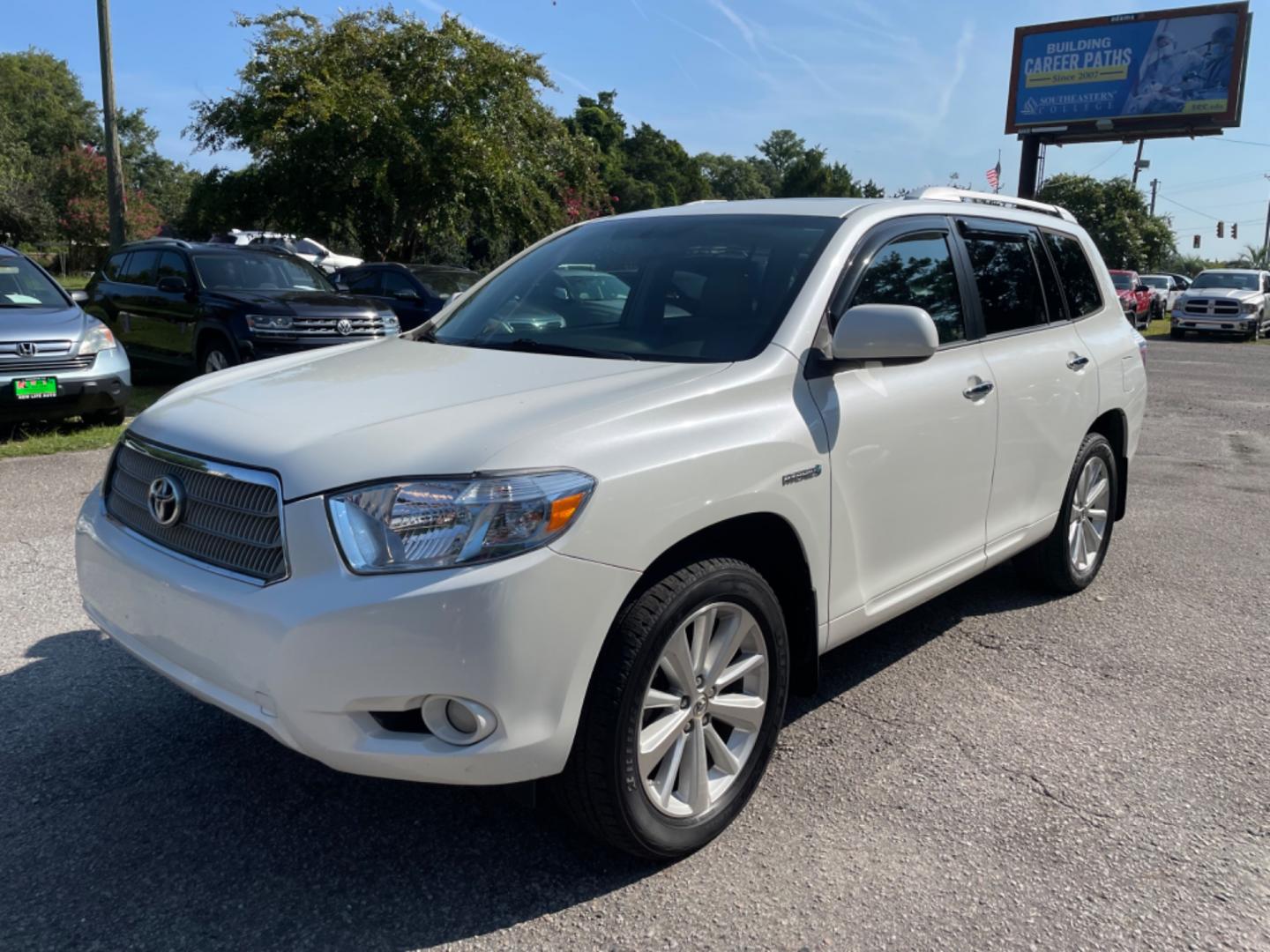 2010 WHITE TOYOTA HIGHLANDER HYBR LIMITED (JTEJW3EH3A2) with an 3.3L engine, Continuously Variable transmission, located at 5103 Dorchester Rd., Charleston, SC, 29418-5607, (843) 767-1122, 36.245171, -115.228050 - Photo#2