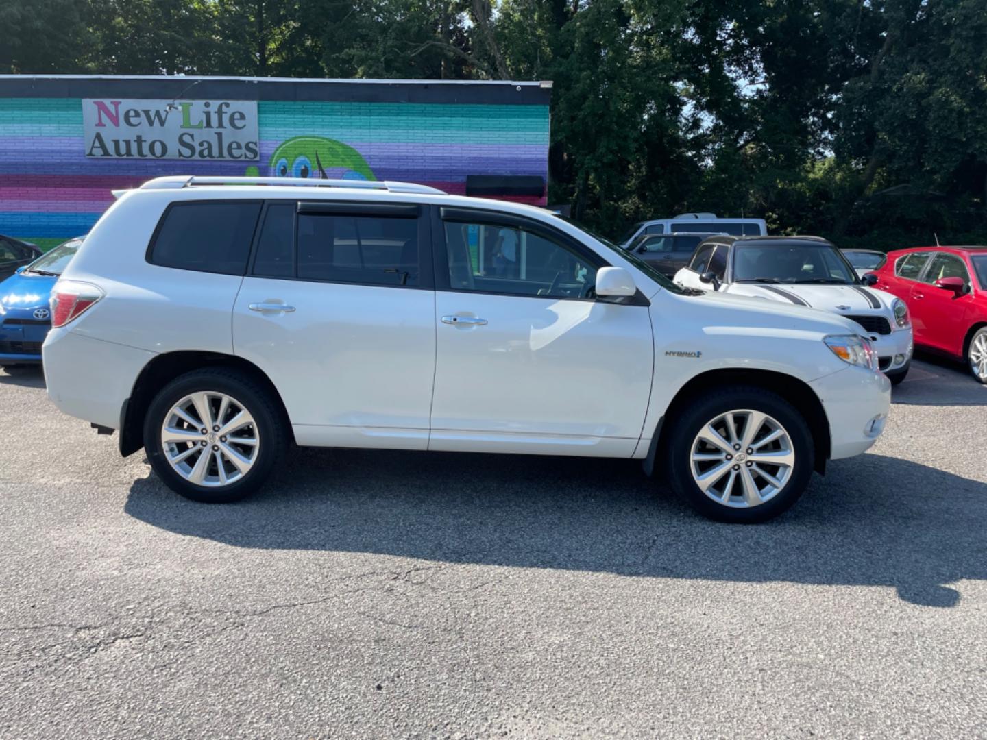 2010 WHITE TOYOTA HIGHLANDER HYBR LIMITED (JTEJW3EH3A2) with an 3.3L engine, Continuously Variable transmission, located at 5103 Dorchester Rd., Charleston, SC, 29418-5607, (843) 767-1122, 36.245171, -115.228050 - Photo#7