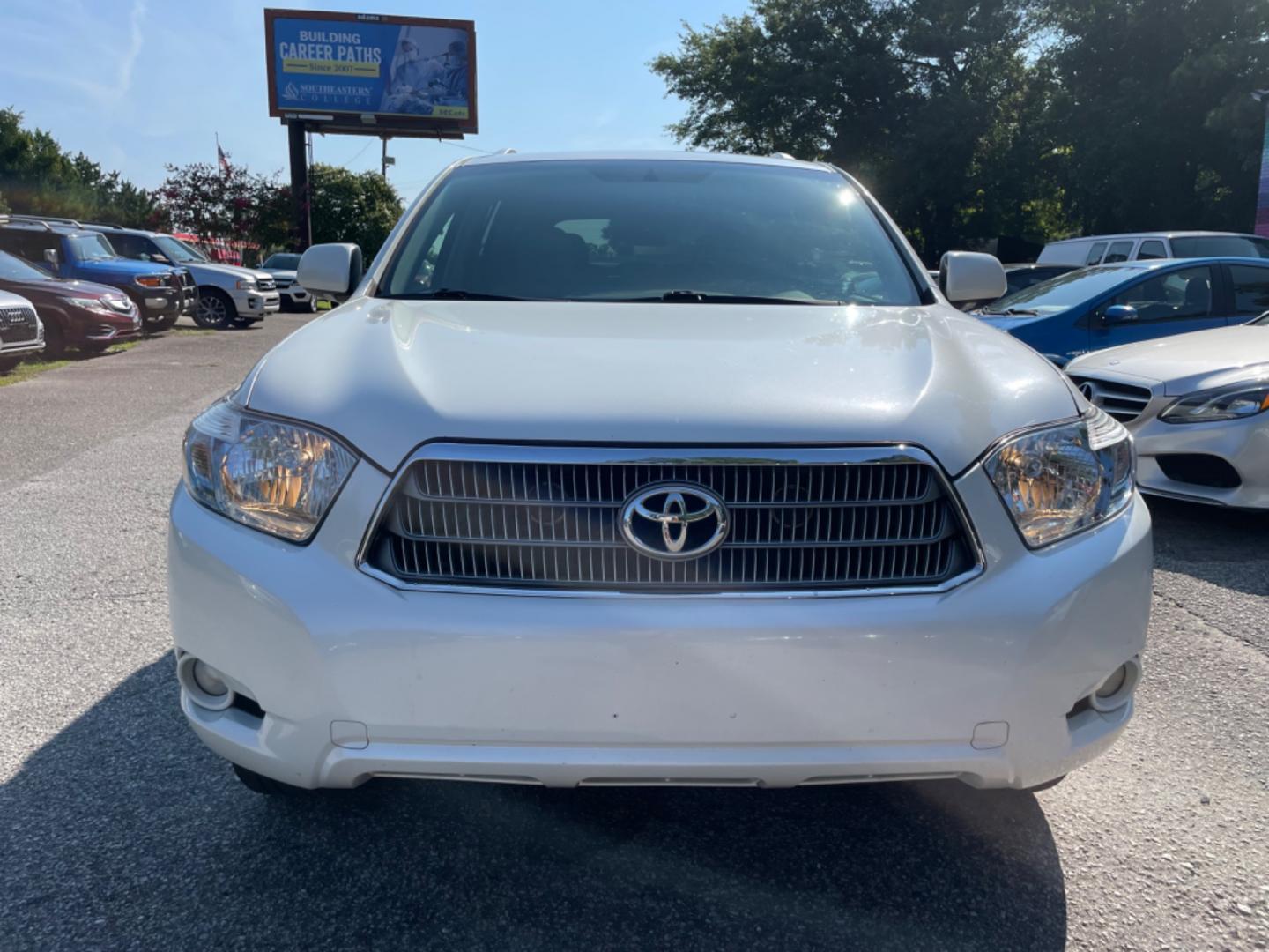 2010 WHITE TOYOTA HIGHLANDER HYBR LIMITED (JTEJW3EH3A2) with an 3.3L engine, Continuously Variable transmission, located at 5103 Dorchester Rd., Charleston, SC, 29418-5607, (843) 767-1122, 36.245171, -115.228050 - Photo#1