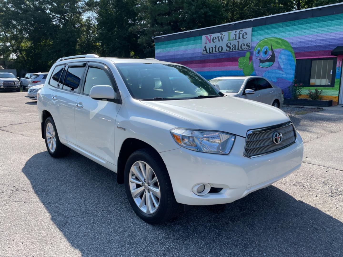 2010 WHITE TOYOTA HIGHLANDER HYBR LIMITED (JTEJW3EH3A2) with an 3.3L engine, Continuously Variable transmission, located at 5103 Dorchester Rd., Charleston, SC, 29418-5607, (843) 767-1122, 36.245171, -115.228050 - Photo#0