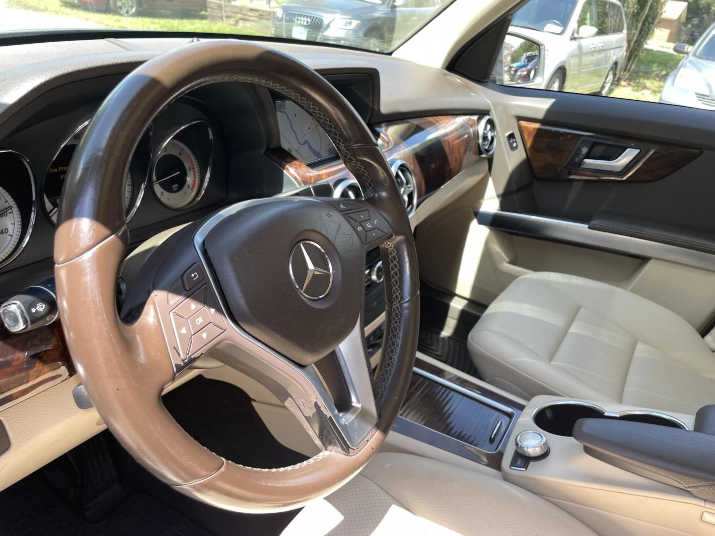 2014 GRAY MERCEDES-BENZ GLK250 (WDCGG0EB0E1) , Automatic transmission, located at 5103 Dorchester Rd., Charleston, SC, 29418-5607, (843) 767-1122, 36.245171, -115.228050 - Leather, Double sunroof, Navigation, Backup Camera, Hands-free Phone, CD/AM/FM, Dual Climate Control, Power Everything (windows, locks, seats, mirrors), Memory/Heated Seats, Power Liftgate, Keyless Entry, All-weather Mats, Alloy Wheels. 158k miles Located at New Life Auto Sales! 2023 WINNER for Pos - Photo#21