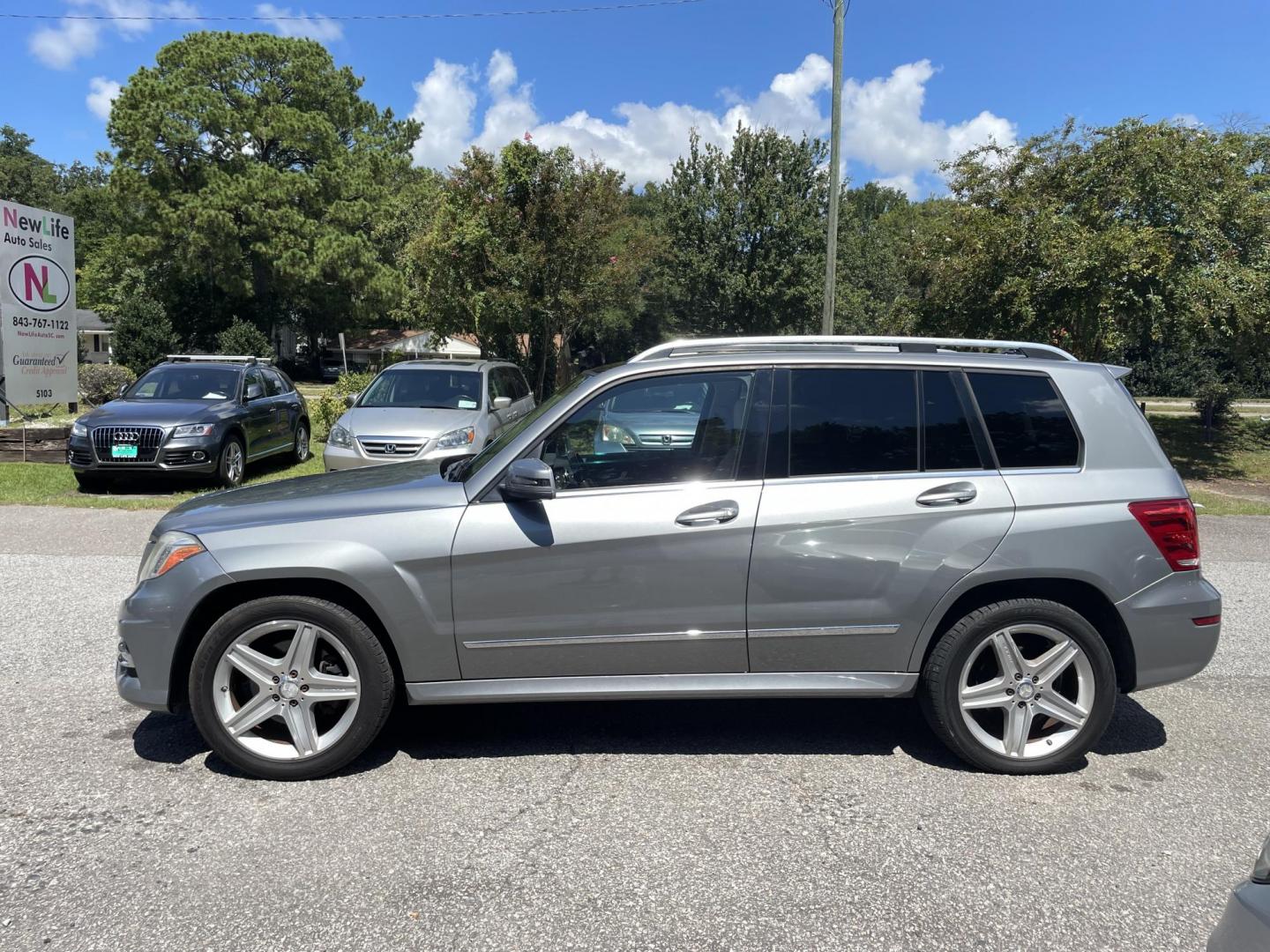 2014 GRAY MERCEDES-BENZ GLK250 (WDCGG0EB0EG) , Automatic transmission, located at 5103 Dorchester Rd., Charleston, SC, 29418-5607, (843) 767-1122, 36.245171, -115.228050 - Leather, Double sunroof, Navigation, Backup Camera, Hands-free Phone, CD/AM/FM, Dual Climate Control, Power Everything (windows, locks, seats, mirrors), Memory/Heated Seats, Power Liftgate, Keyless Entry, All-weather Mats, Alloy Wheels. 158k miles Located at New Life Auto Sales! 2023 WINNER for Pos - Photo#4