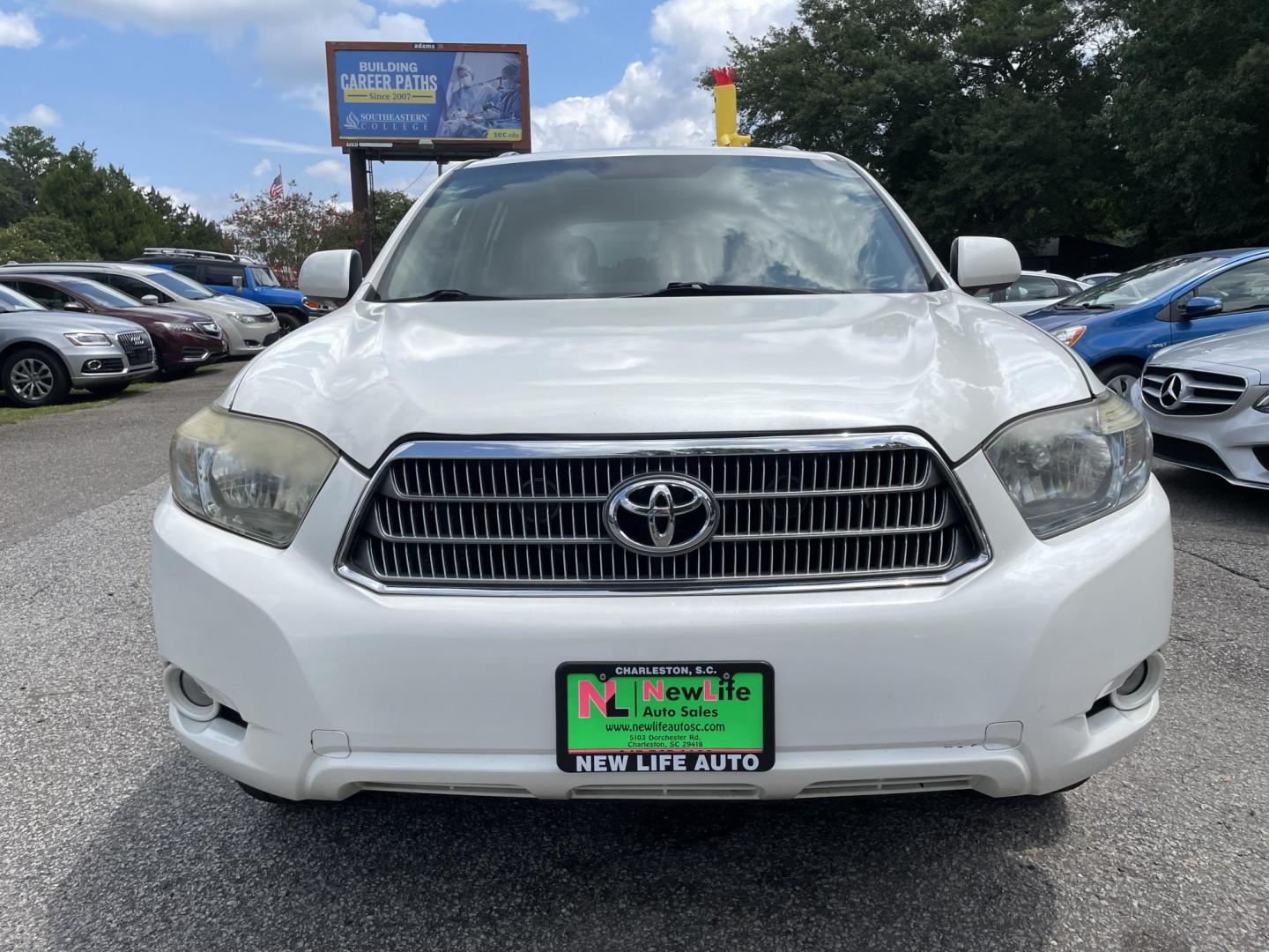 2008 WHITE TOYOTA HIGHLANDER HYBR LIMITED (JTEEW44A582) with an 3.3L engine, Continuously Variable transmission, located at 5103 Dorchester Rd., Charleston, SC, 29418-5607, (843) 767-1122, 36.245171, -115.228050 - Local Trade-in with Leather, Backup Camera, Google Maps, Google Play, AUX/Bluetooth, Dual Climate Control, Power Everything (windows, locks, seats, mirrors), Heated Seats, Power Liftgate, Convenient Third Row, Rear Climate Control, Keyless Entry, Push Button Start, Alloy Wheels. 192k miles Located - Photo#1