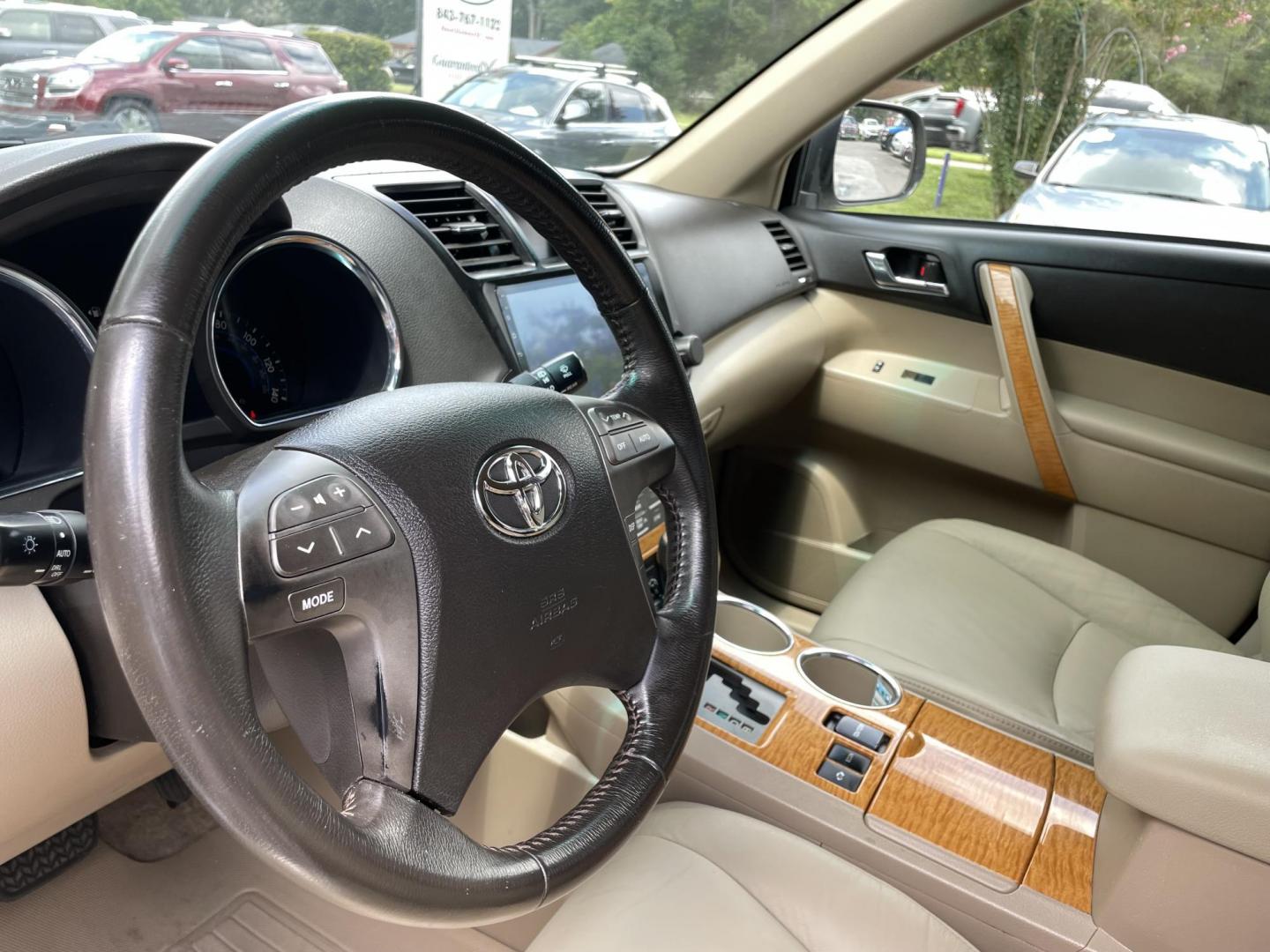 2008 WHITE TOYOTA HIGHLANDER HYBR LIMITED (JTEEW44A582) with an 3.3L engine, Continuously Variable transmission, located at 5103 Dorchester Rd., Charleston, SC, 29418-5607, (843) 767-1122, 36.245171, -115.228050 - Local Trade-in with Leather, Backup Camera, Google Maps, Google Play, AUX/Bluetooth, Dual Climate Control, Power Everything (windows, locks, seats, mirrors), Heated Seats, Power Liftgate, Convenient Third Row, Rear Climate Control, Keyless Entry, Push Button Start, Alloy Wheels. 192k miles Located - Photo#22