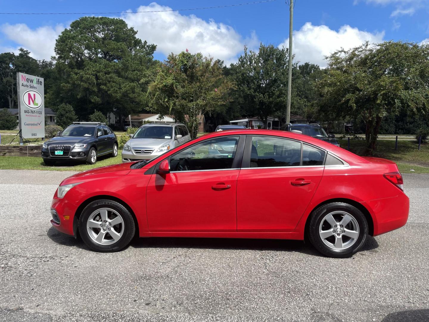 2015 RED CHEVROLET CRUZE 1LT AUTO (1G1PC5SB4F7) with an 1.4L engine, Automatic transmission, located at 5103 Dorchester Rd., Charleston, SC, 29418-5607, (843) 767-1122, 36.245171, -115.228050 - Clean interior with CD/AUX/Sat/Bluetooth, Backup Camera, Power Windows, Power Locks, Power Mirrors, Keyless Entry, Alloy Wheels. Clean CarFax (no accidents reported!) Local Trade-in! Certified One Owner!! 122k miles Located at New Life Auto Sales! 2023 WINNER for Post & Courier's Charleston's Choic - Photo#2