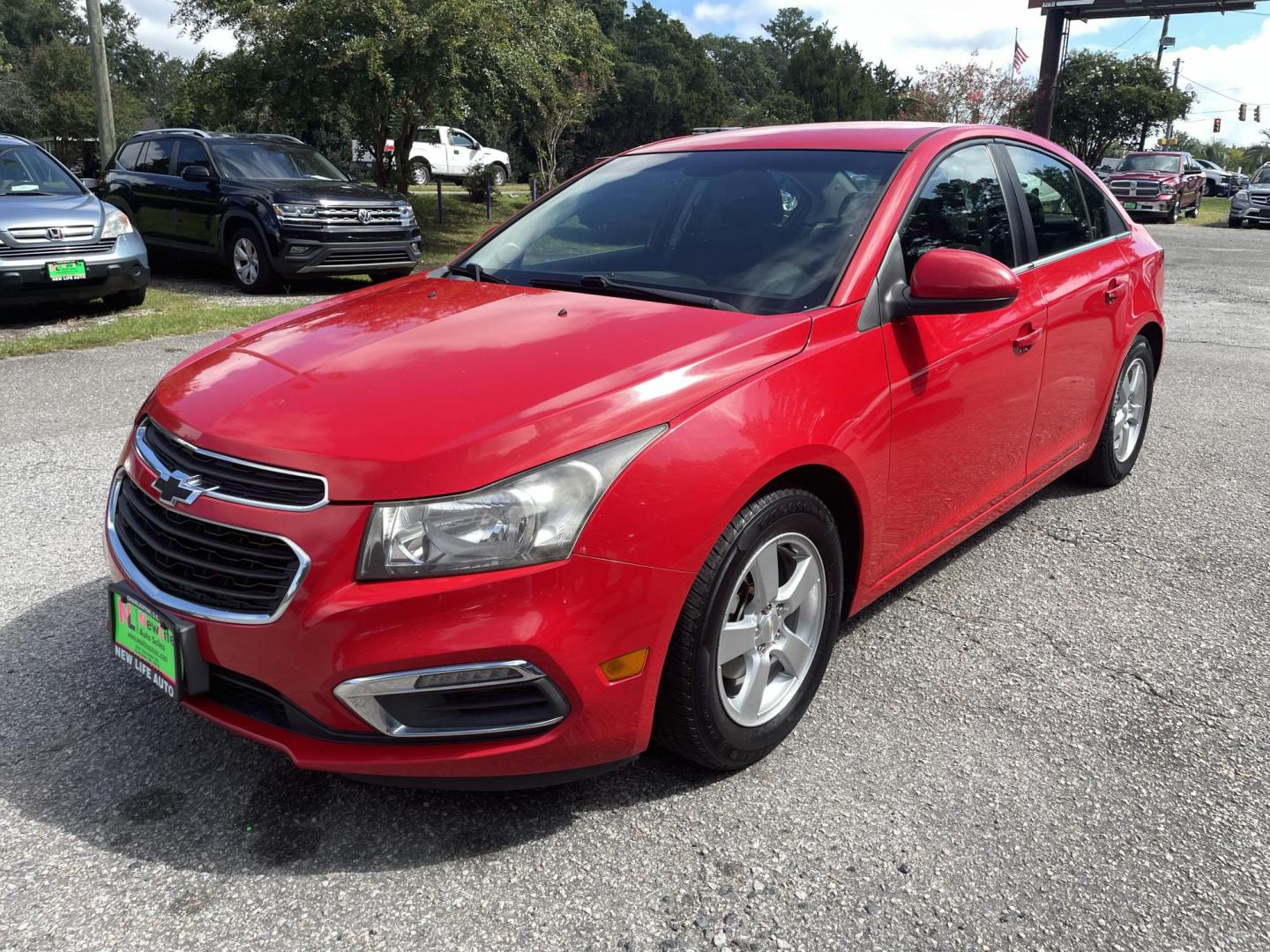 2015 RED CHEVROLET CRUZE 1LT AUTO (1G1PC5SB4F7) with an 1.4L engine, Automatic transmission, located at 5103 Dorchester Rd., Charleston, SC, 29418-5607, (843) 767-1122, 36.245171, -115.228050 - Clean interior with CD/AUX/Sat/Bluetooth, Backup Camera, Power Windows, Power Locks, Power Mirrors, Keyless Entry, Alloy Wheels. Clean CarFax (no accidents reported!) Local Trade-in! Certified One Owner!! 122k miles Located at New Life Auto Sales! 2023 WINNER for Post & Courier's Charleston's Choic - Photo#3