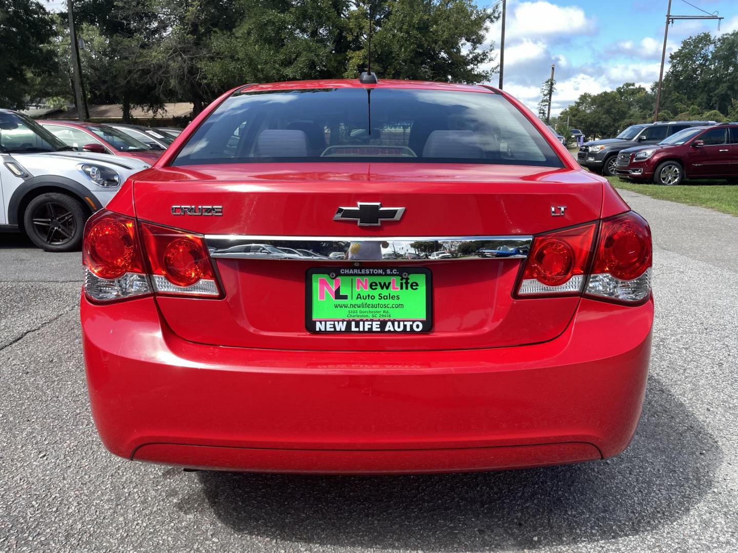 2015 RED CHEVROLET CRUZE 1LT AUTO (1G1PC5SB4F7) with an 1.4L engine, Automatic transmission, located at 5103 Dorchester Rd., Charleston, SC, 29418-5607, (843) 767-1122, 36.245171, -115.228050 - Clean interior with CD/AUX/Sat/Bluetooth, Backup Camera, Power Windows, Power Locks, Power Mirrors, Keyless Entry, Alloy Wheels. Clean CarFax (no accidents reported!) Local Trade-in! Certified One Owner!! 122k miles Located at New Life Auto Sales! 2023 WINNER for Post & Courier's Charleston's Choic - Photo#5