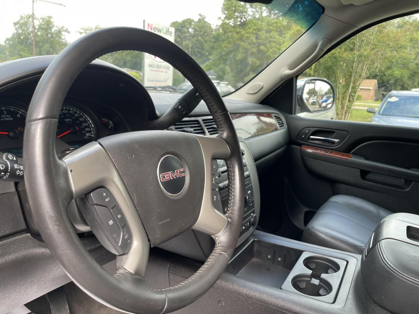 2013 GOLD GMC YUKON SLT (1GKS2CE08DR) with an 5.3L engine, Automatic transmission, located at 5103 Dorchester Rd., Charleston, SC, 29418-5607, (843) 767-1122, 36.245171, -115.228050 - Photo#19