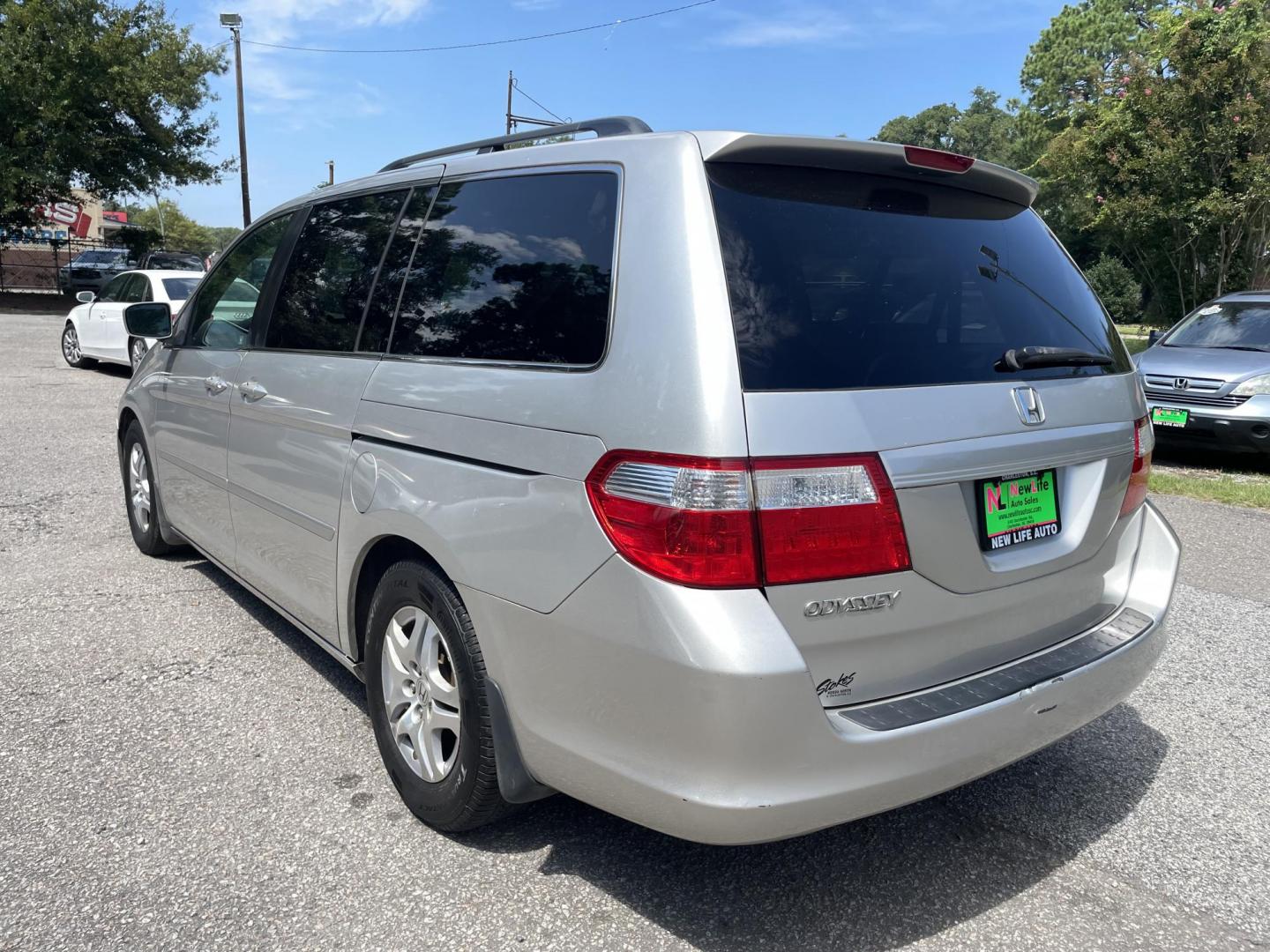 2007 SILVER HONDA ODYSSEY EX-L W/DVD (5FNRL38737B) with an 3.5L engine, Automatic transmission, located at 5103 Dorchester Rd., Charleston, SC, 29418-5607, (843) 767-1122, 36.245171, -115.228050 - Leather, Sunroof, 6-Disc CD/Aux/Sat, Dual Climate Control, Power Everything (windows, locks, seat, mirrors), Heated Seats, Power Sliding Doors, Rear Climate Control, Rear DVD, Keyless Entry, Alloy Wheels. Local Trade-in!! 157k miles Located at New Life Auto Sales! 2023 WINNER for Post & Courier's C - Photo#4