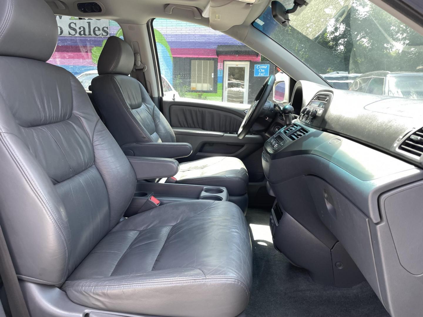 2007 SILVER HONDA ODYSSEY EX-L W/DVD (5FNRL38737B) with an 3.5L engine, Automatic transmission, located at 5103 Dorchester Rd., Charleston, SC, 29418-5607, (843) 767-1122, 36.245171, -115.228050 - Leather, Sunroof, 6-Disc CD/Aux/Sat, Dual Climate Control, Power Everything (windows, locks, seat, mirrors), Heated Seats, Power Sliding Doors, Rear Climate Control, Rear DVD, Keyless Entry, Alloy Wheels. Local Trade-in!! 157k miles Located at New Life Auto Sales! 2023 WINNER for Post & Courier's C - Photo#5