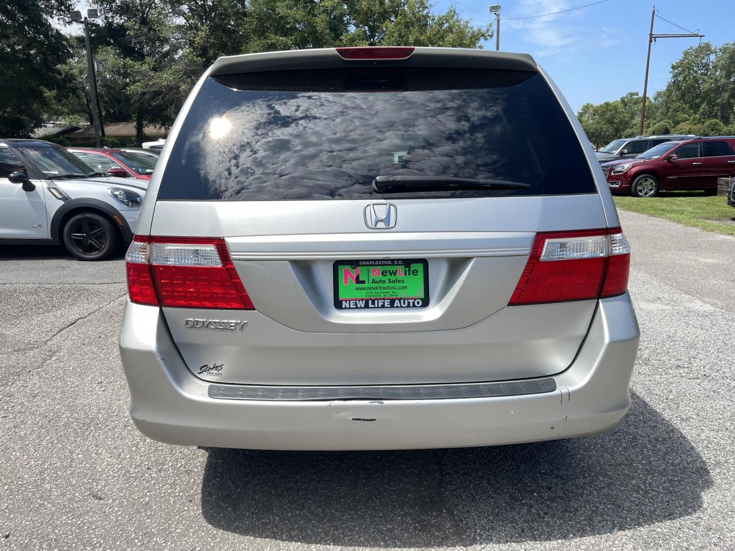 2007 SILVER HONDA ODYSSEY EX-L W/DVD (5FNRL38737B) with an 3.5L engine, Automatic transmission, located at 5103 Dorchester Rd., Charleston, SC, 29418-5607, (843) 767-1122, 36.245171, -115.228050 - Leather, Sunroof, 6-Disc CD/Aux/Sat, Dual Climate Control, Power Everything (windows, locks, seat, mirrors), Heated Seats, Power Sliding Doors, Rear Climate Control, Rear DVD, Keyless Entry, Alloy Wheels. Local Trade-in!! 157k miles Located at New Life Auto Sales! 2023 WINNER for Post & Courier's C - Photo#6