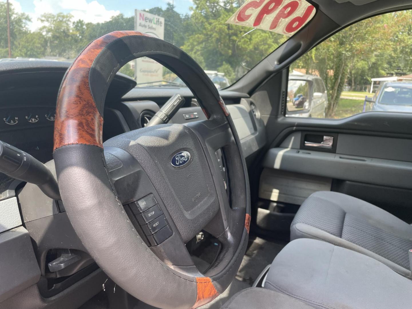 2013 WHITE FORD F-150 XL (1FTNF1CFXDK) with an 5.0L engine, Automatic transmission, located at 5103 Dorchester Rd., Charleston, SC, 29418-5607, (843) 767-1122, 36.245171, -115.228050 - Photo#13