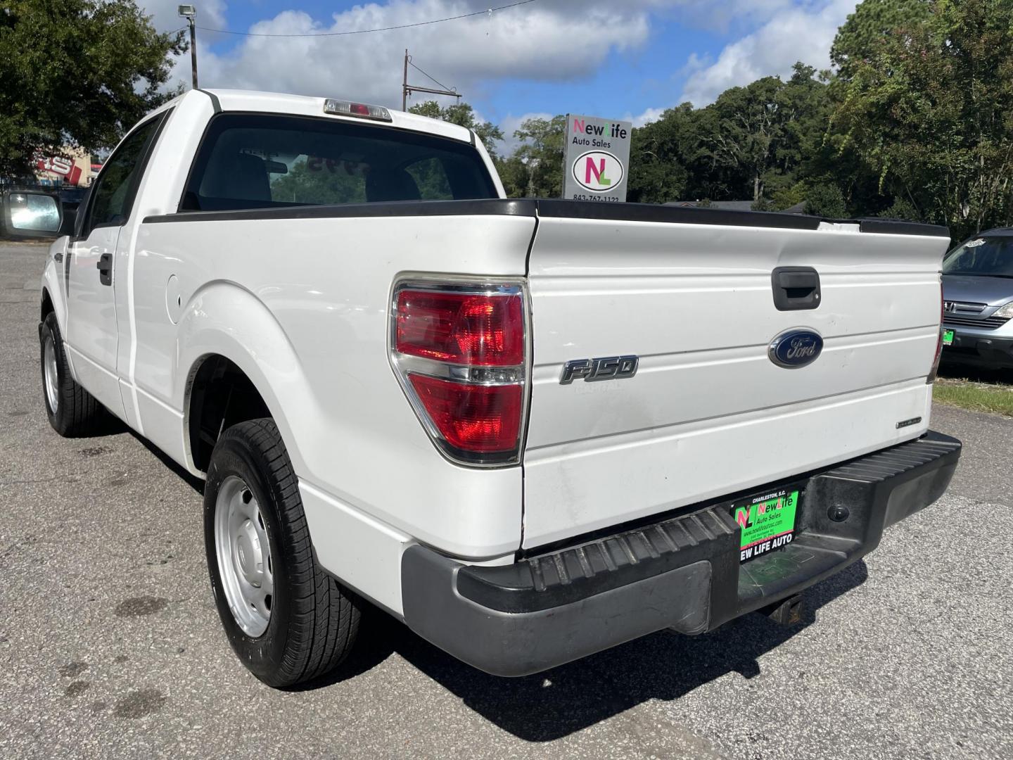 2012 WHITE FORD F-150 XL (1FTMF1CM5CF) with an 3.7L engine, Automatic transmission, located at 5103 Dorchester Rd., Charleston, SC, 29418-5607, (843) 767-1122, 36.245171, -115.228050 - Easy to Clean Vinyl Interior, Cold A/C, AM/FM, Manual Roll Down Windows...VINTAGE!? Bed Liner, Tow Package. Local Trade-in!! 282k miles Located at New Life Auto Sales! 2023 WINNER for Post & Courier's Charleston's Choice Pre-owned Car Dealer AND 2018-2024 Top 5 Finalist for Charleston City Paper's - Photo#4