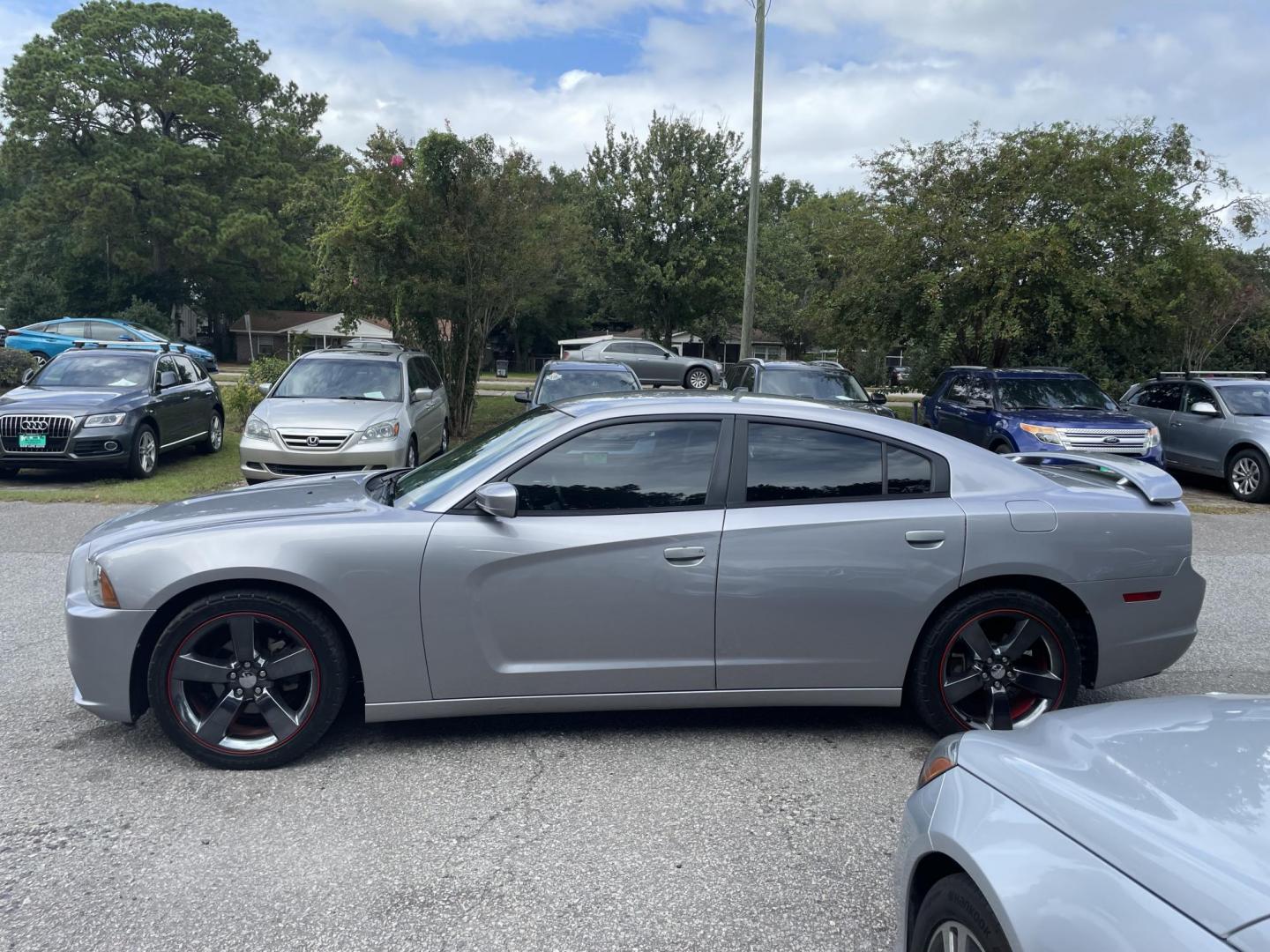 2014 SILVER DODGE CHARGER SXT (2C3CDXHG2EH) with an 3.6L engine, Automatic transmission, located at 5103 Dorchester Rd., Charleston, SC, 29418-5607, (843) 767-1122, 36.245171, -115.228050 - Sporty but Comfortable Interior with Beats Audio CD/AUX/Sat/Bluetooth, Dual Climate Control, Power Everything (windows, locks, seats, mirrors), Push Button Start, Keyless Entry, Alloy Wheels. Clean CarFax (no accidents reported!) Local Trade-in!! 120k miles Located at New Life Auto Sales! 2023 WINN - Photo#3