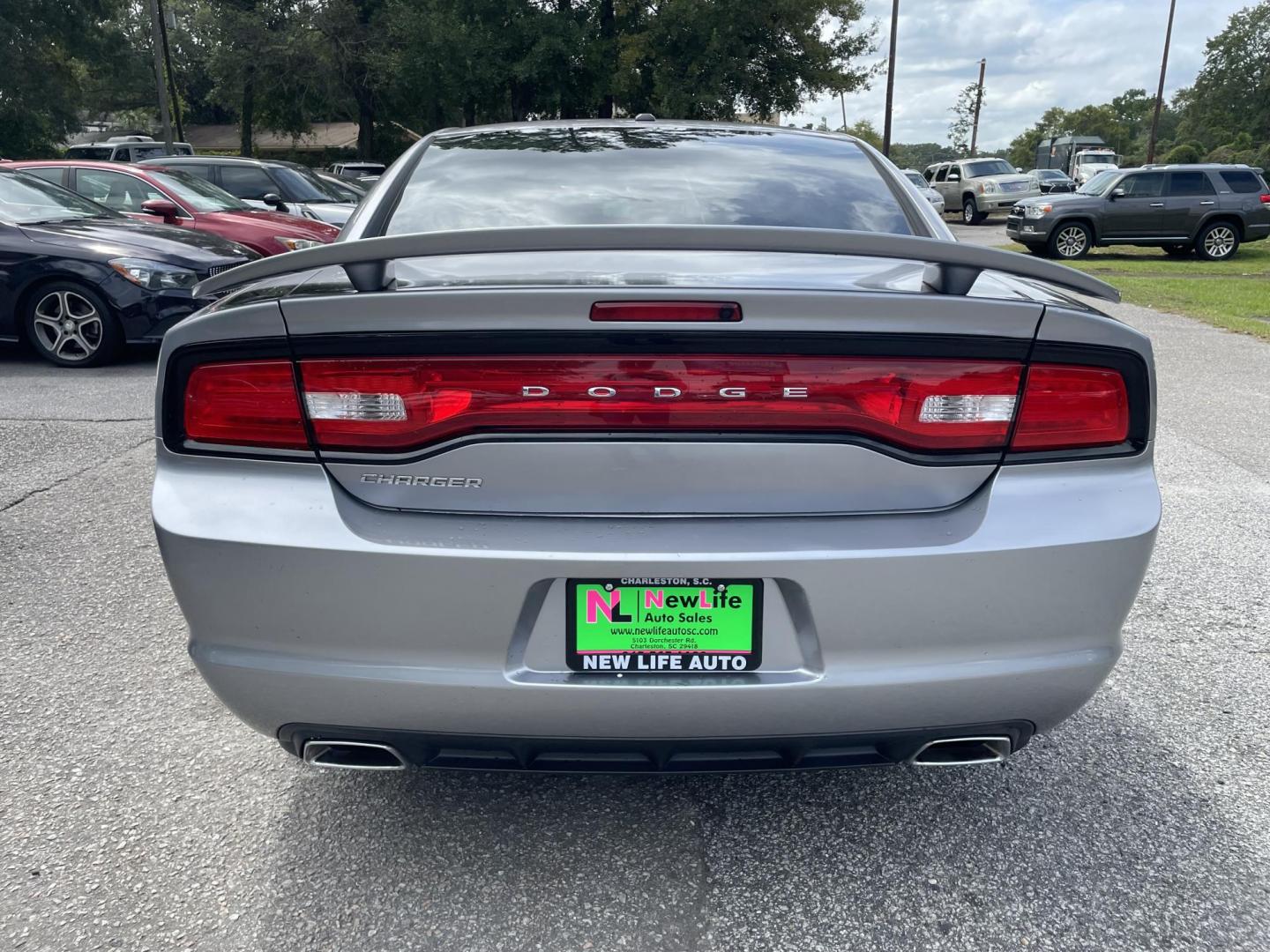 2014 SILVER DODGE CHARGER SXT (2C3CDXHG2EH) with an 3.6L engine, Automatic transmission, located at 5103 Dorchester Rd., Charleston, SC, 29418-5607, (843) 767-1122, 36.245171, -115.228050 - Sporty but Comfortable Interior with Beats Audio CD/AUX/Sat/Bluetooth, Dual Climate Control, Power Everything (windows, locks, seats, mirrors), Push Button Start, Keyless Entry, Alloy Wheels. Clean CarFax (no accidents reported!) Local Trade-in!! 120k miles Located at New Life Auto Sales! 2023 WINN - Photo#4