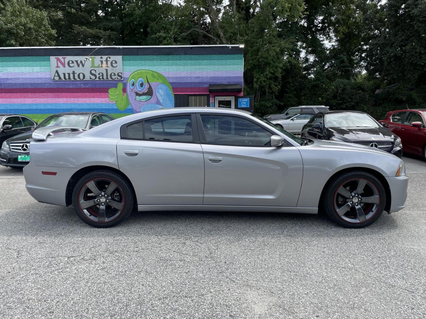 2014 SILVER DODGE CHARGER SXT (2C3CDXHG2EH) with an 3.6L engine, Automatic transmission, located at 5103 Dorchester Rd., Charleston, SC, 29418-5607, (843) 767-1122, 36.245171, -115.228050 - Sporty but Comfortable Interior with Beats Audio CD/AUX/Sat/Bluetooth, Dual Climate Control, Power Everything (windows, locks, seats, mirrors), Push Button Start, Keyless Entry, Alloy Wheels. Clean CarFax (no accidents reported!) Local Trade-in!! 120k miles Located at New Life Auto Sales! 2023 WINN - Photo#6