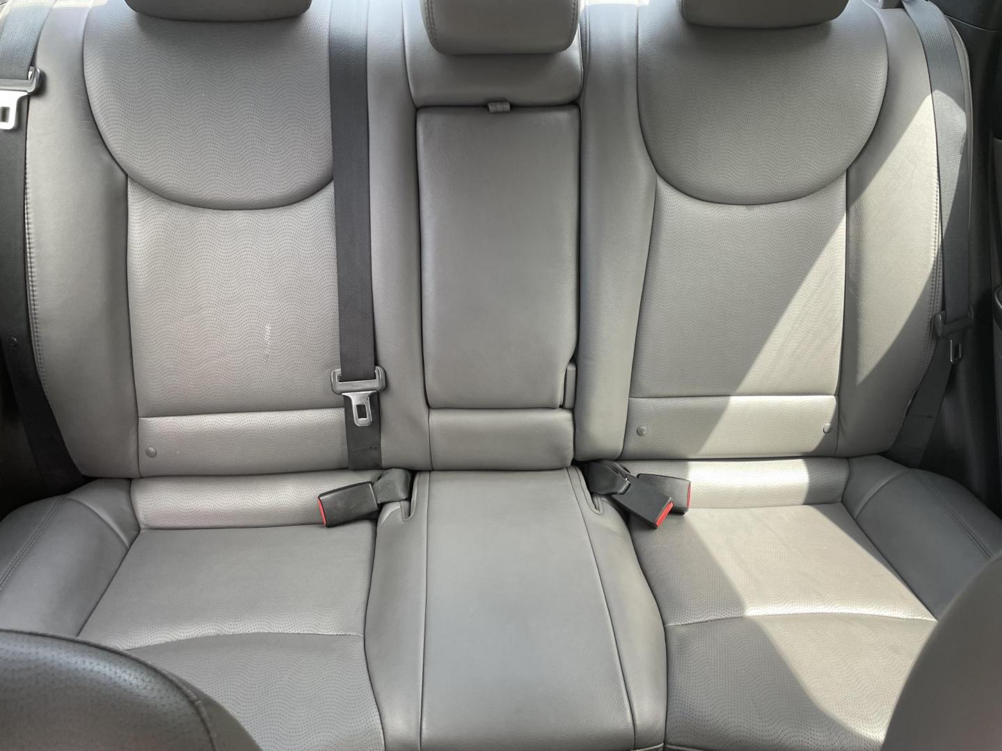 2013 SILVER HYUNDAI ELANTRA GLS (5NPDH4AE2DH) with an 1.8L engine, 6-Speed Manual transmission, located at 5103 Dorchester Rd., Charleston, SC, 29418-5607, (843) 767-1122, 36.245171, -115.228050 - Clean Interior with Leather, Sunroof, CD/AUX/Sat/Bluetooth, Power Everything (windows, locks, seats, mirrors), Heated Front & Rear Seats, Keyless Entry, Alloy Wheels. Local Trade-in! Only 97k miles! Located at New Life Auto Sales! 2023 WINNER for Post & Courier's Charleston's Choice Pre-owned Car D - Photo#12