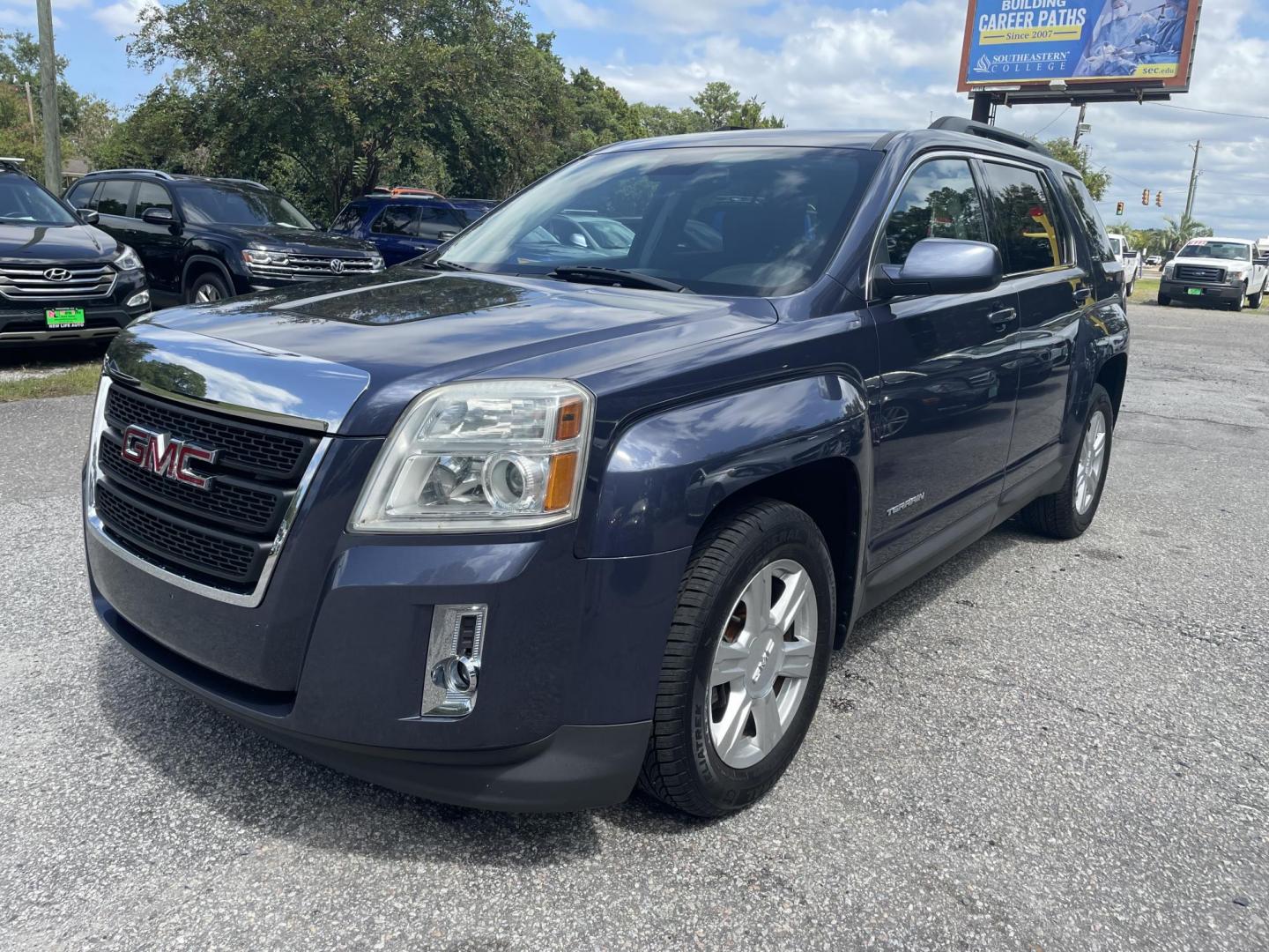 2014 BLUE GMC TERRAIN SLE-2 (2GKALREK5E6) with an 2.4L engine, Automatic transmission, located at 5103 Dorchester Rd., Charleston, SC, 29418-5607, (843) 767-1122, 36.245171, -115.228050 - Spacious Interior with CD/Aux/Sat/Bluetooth, Backup Camera, Power Everything (windows, locks, seat, mirrors), Heated Seats, Keyless Entry. 123k miles Located at New Life Auto Sales! 2023 WINNER for Post & Courier's Charleston's Choice Pre-owned Car Dealer AND 2018-2024 Top 5 Finalist for Charleston - Photo#7