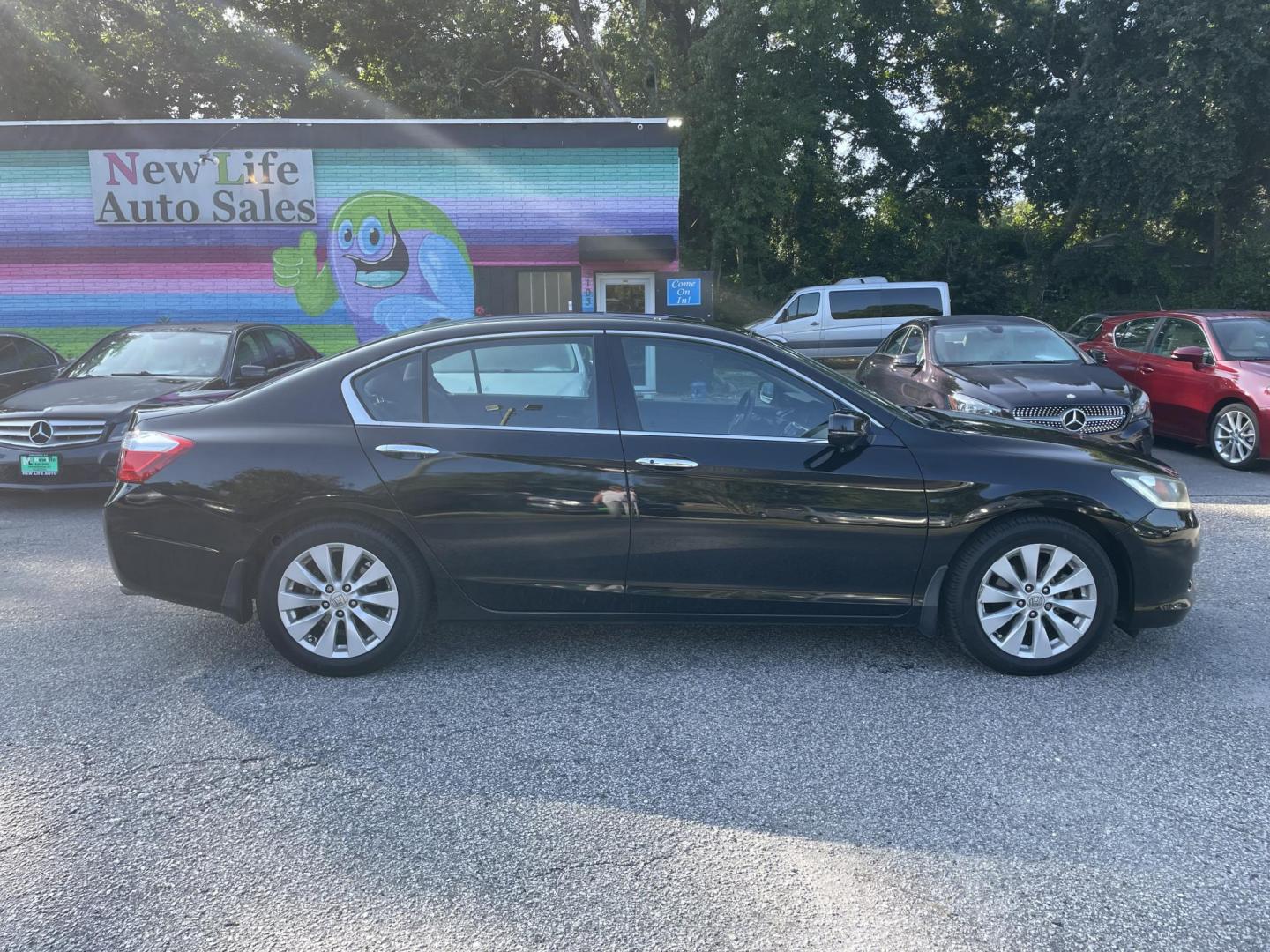 2015 BLACK HONDA ACCORD EX-L V6 (1HGCR3F80FA) with an 3.5L engine, Automatic transmission, located at 5103 Dorchester Rd., Charleston, SC, 29418-5607, (843) 767-1122, 36.245171, -115.228050 - Clean interior with Leather, Sunroof, Navigation, Backup Camera, Lane Departure Camera, CD/AUX/Sat/Bluetooth, Dual Climate Control, Power Everything (windows, locks, seats, mirrors), Memory/Heated Seats, Keyless Entry, Push Button Start, Alloy Wheels. Certified One Owner!! 147k miles Located at New - Photo#7