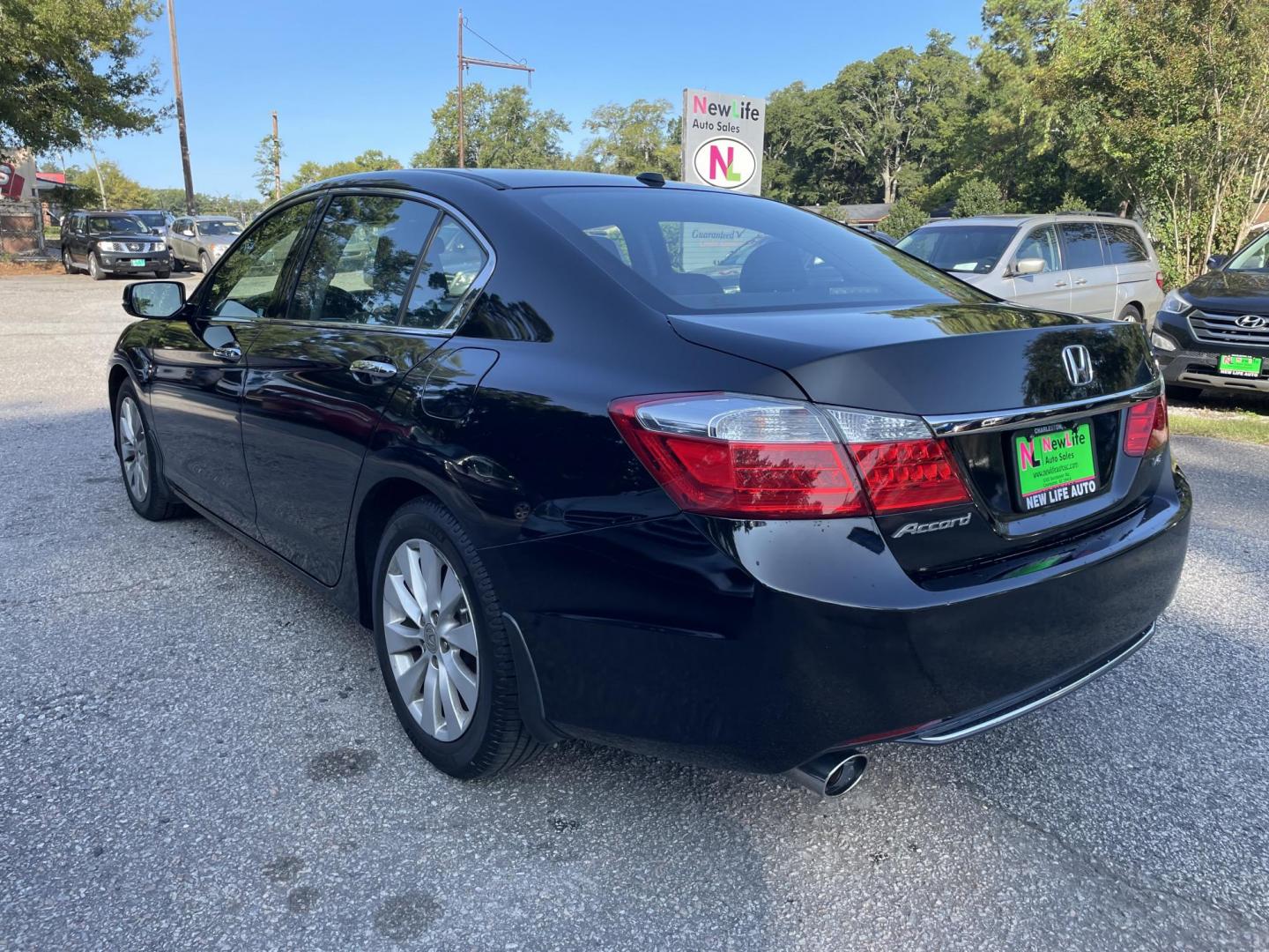 2015 BLACK HONDA ACCORD EX-L V6 (1HGCR3F80FA) with an 3.5L engine, Automatic transmission, located at 5103 Dorchester Rd., Charleston, SC, 29418-5607, (843) 767-1122, 36.245171, -115.228050 - Photo#4