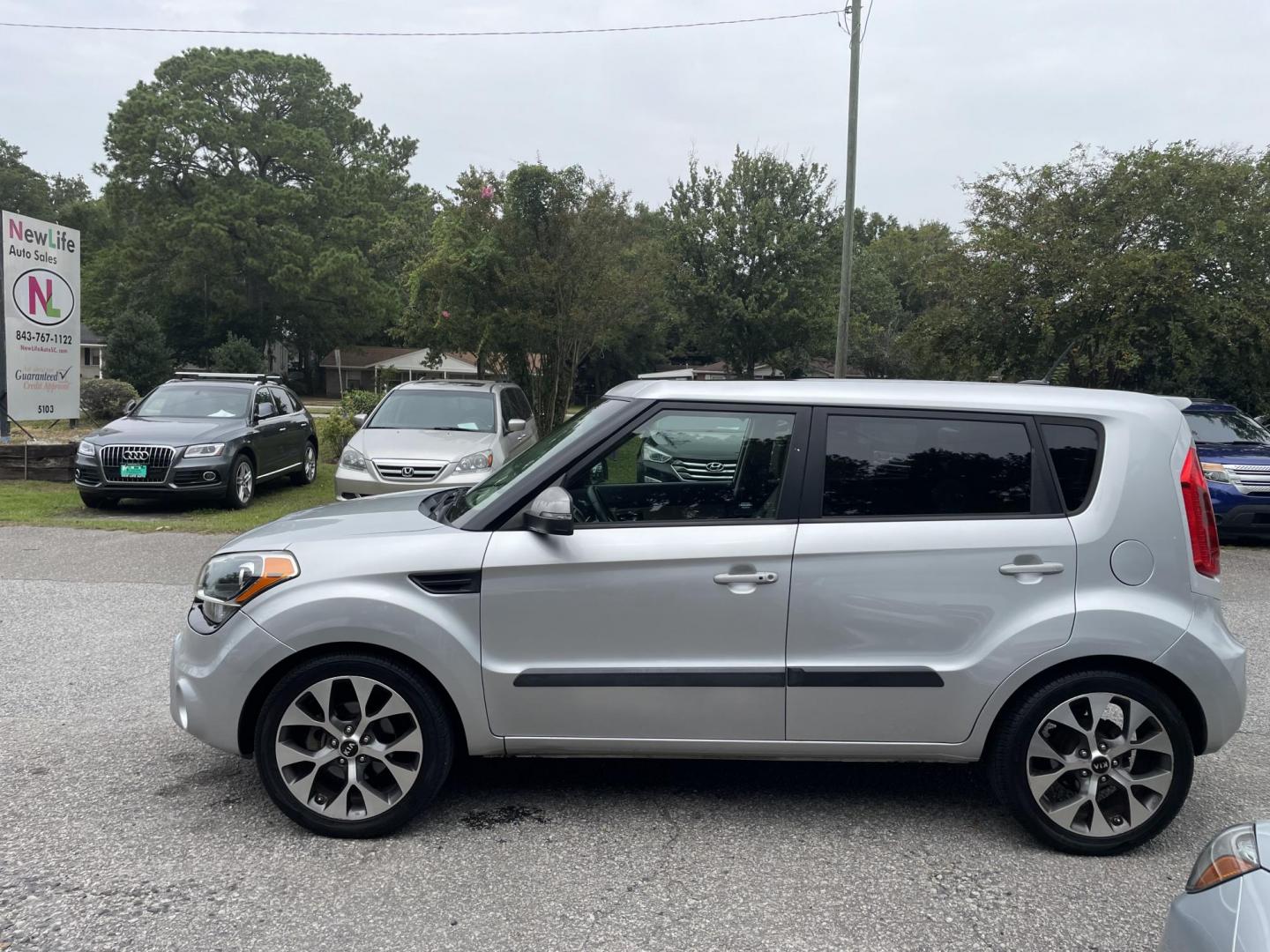 2012 SILVER KIA SOUL ! (KNDJT2A61C7) with an 2.0L engine, Automatic transmission, located at 5103 Dorchester Rd., Charleston, SC, 29418-5607, (843) 767-1122, 36.245171, -115.228050 - Leather, Sunroof, Navigation, Backup Camera, CD/AUX/Sat/Bluetooth, Sound-Reactive Mood Lighting, Power Windows, Power Locks, Power Mirrors, Heated Seats, Push Button Start, Keyless Entry, Alloy Wheels. 131k miles Located at New Life Auto Sales! 2023 WINNER for Post & Courier's Charleston's Choice - Photo#3