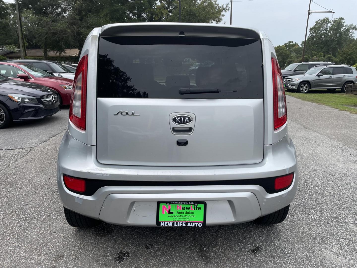 2012 SILVER KIA SOUL + (KNDJT2A61C7) with an 2.0L engine, 6-Speed Manual transmission, located at 5103 Dorchester Rd., Charleston, SC, 29418-5607, (843) 767-1122, 36.245171, -115.228050 - Leather, Sunroof, Navigation, Backup Camera, CD/AUX/Sat/Bluetooth, Sound-Reactive Mood Lighting, Power Windows, Power Locks, Power Mirrors, Heated Seats, Push Button Start, Keyless Entry, Alloy Wheels. 131k miles Located at New Life Auto Sales! 2023 WINNER for Post & Courier's Charleston's Choice - Photo#5