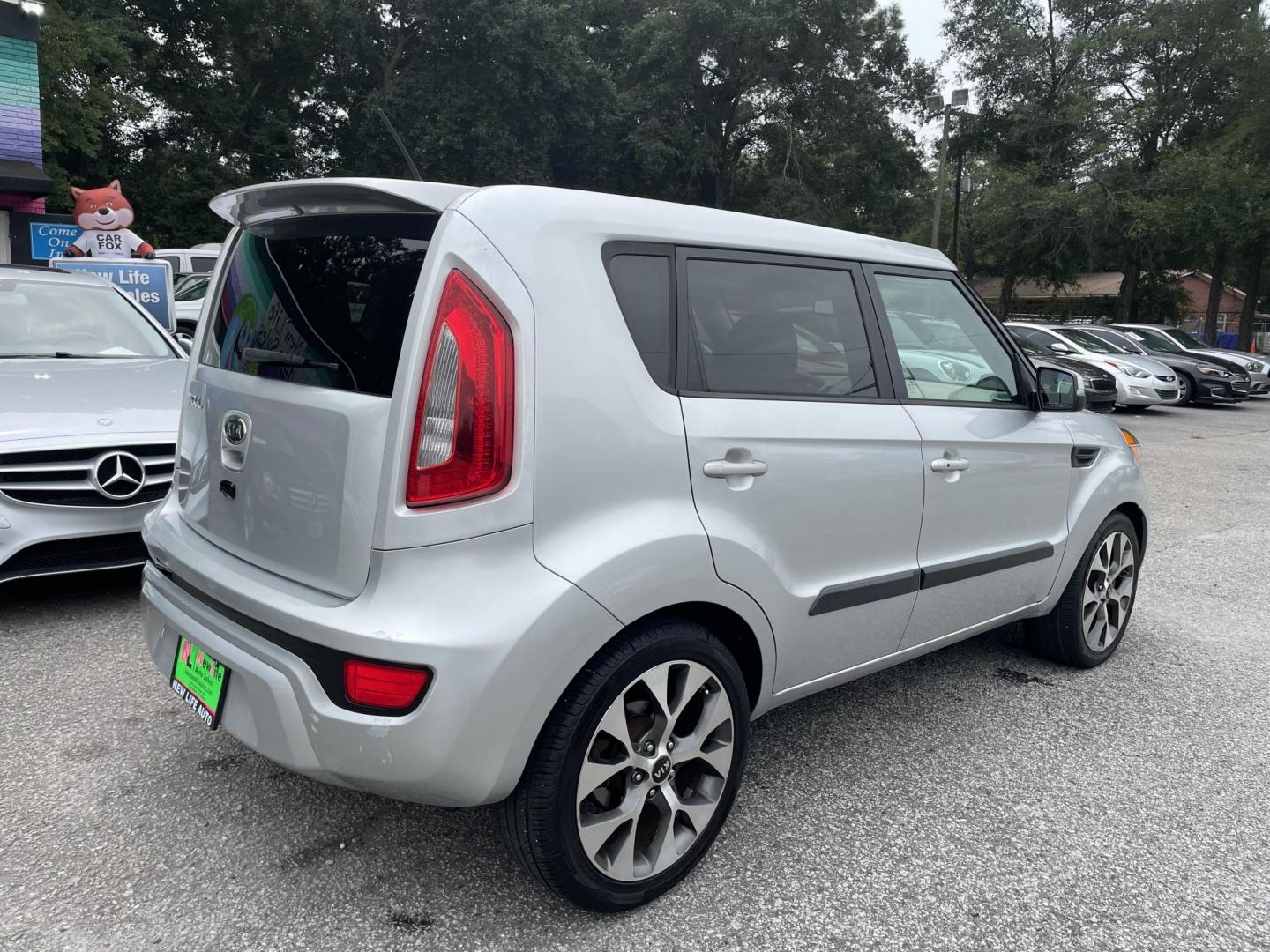 2012 SILVER KIA SOUL ! (KNDJT2A61C7) with an 2.0L engine, Automatic transmission, located at 5103 Dorchester Rd., Charleston, SC, 29418-5607, (843) 767-1122, 36.245171, -115.228050 - Leather, Sunroof, Navigation, Backup Camera, CD/AUX/Sat/Bluetooth, Sound-Reactive Mood Lighting, Power Windows, Power Locks, Power Mirrors, Heated Seats, Push Button Start, Keyless Entry, Alloy Wheels. 131k miles Located at New Life Auto Sales! 2023 WINNER for Post & Courier's Charleston's Choice - Photo#6