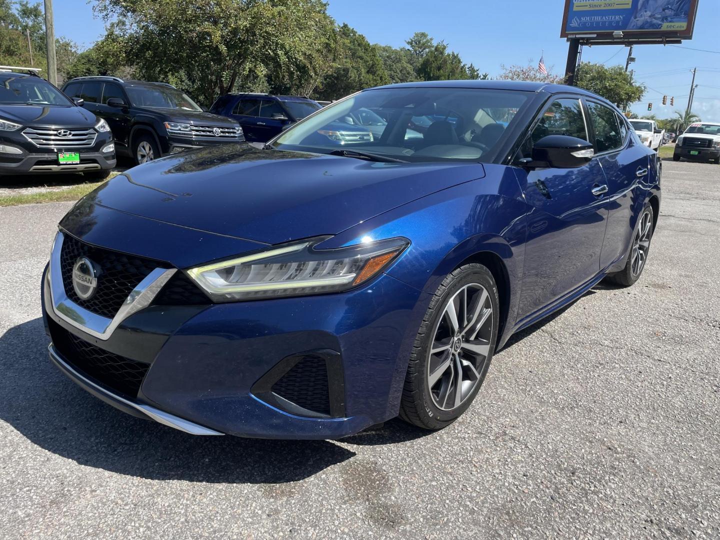 2020 BLUE NISSAN MAXIMA 3.5 SV (1N4AA6CV3LC) with an 3.5L engine, Continuously Variable transmission, located at 5103 Dorchester Rd., Charleston, SC, 29418-5607, (843) 767-1122, 36.245171, -115.228050 - Photo#2