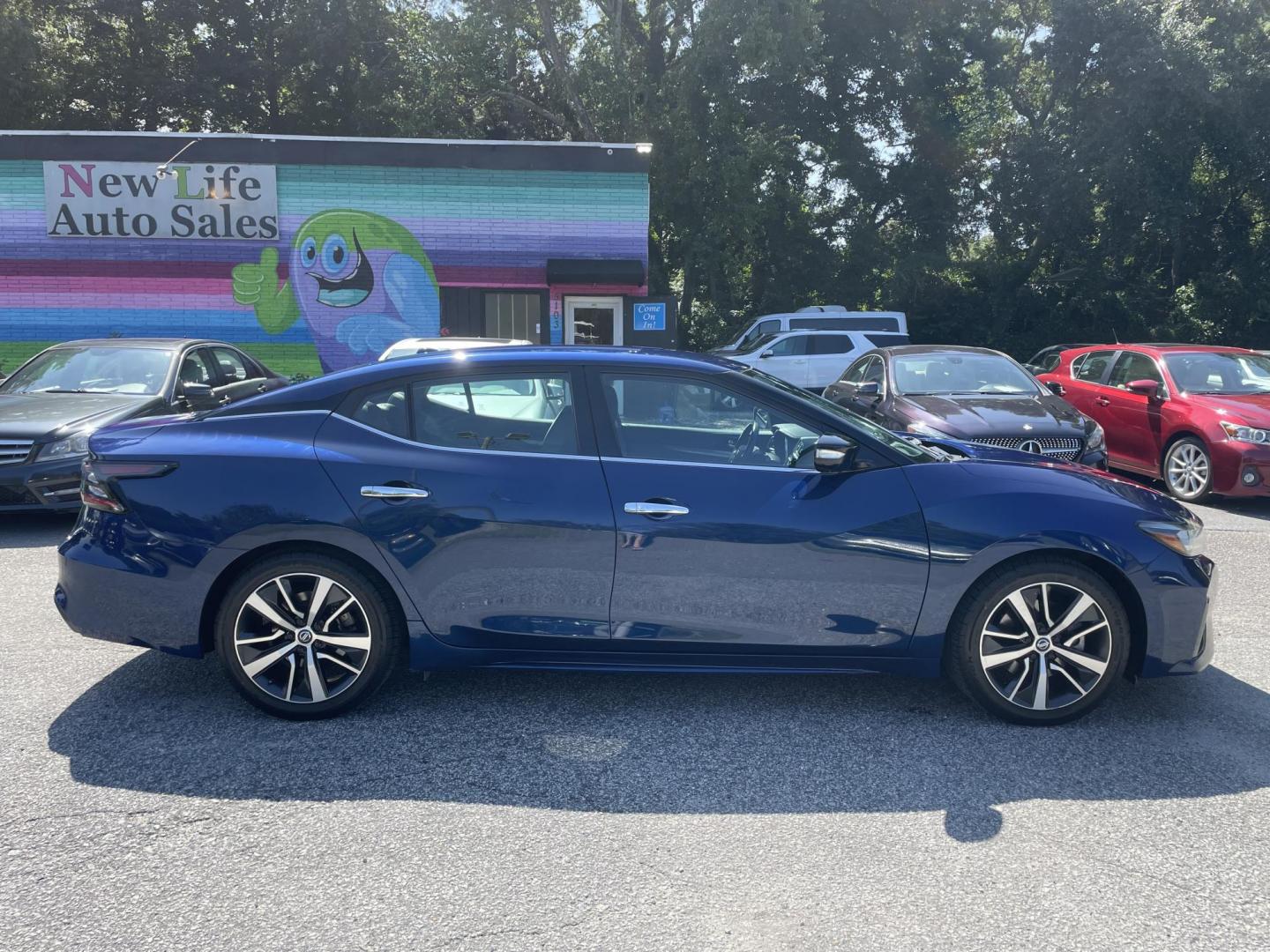 2020 BLUE NISSAN MAXIMA 3.5 SV (1N4AA6CV3LC) with an 3.5L engine, Continuously Variable transmission, located at 5103 Dorchester Rd., Charleston, SC, 29418-5607, (843) 767-1122, 36.245171, -115.228050 - Photo#7