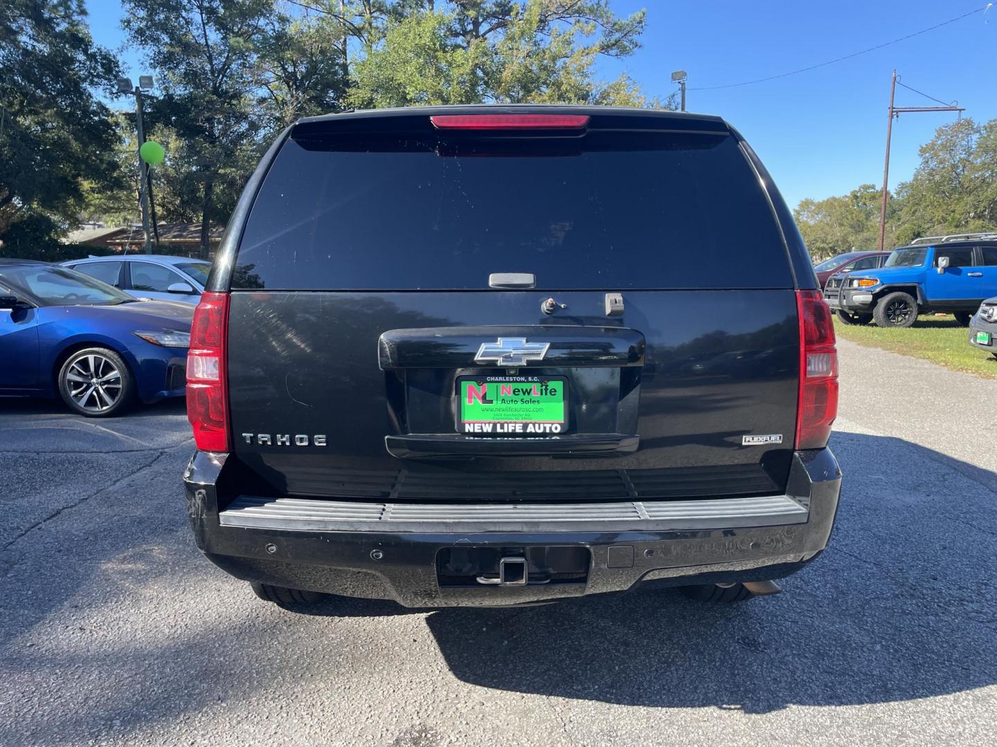 2007 BLACK CHEVROLET TAHOE LTZ (1GNFK13057R) with an 5.3L engine, Automatic transmission, located at 5103 Dorchester Rd., Charleston, SC, 29418-5607, (843) 767-1122, 36.245171, -115.228050 - Leather, Sunroof, Navigation, Backup Camera, CD/Aux/Sat, OnStar, Dual Climate Control, Power Everything (windows, locks, seats, mirrors), Heated/Memory Seating, Power Liftgate, Keyless Entry, Middle Row Captain's Seats, Convenient Third Row, Alloy Wheels. 226k miles Located at New Life Auto Sales! - Photo#3