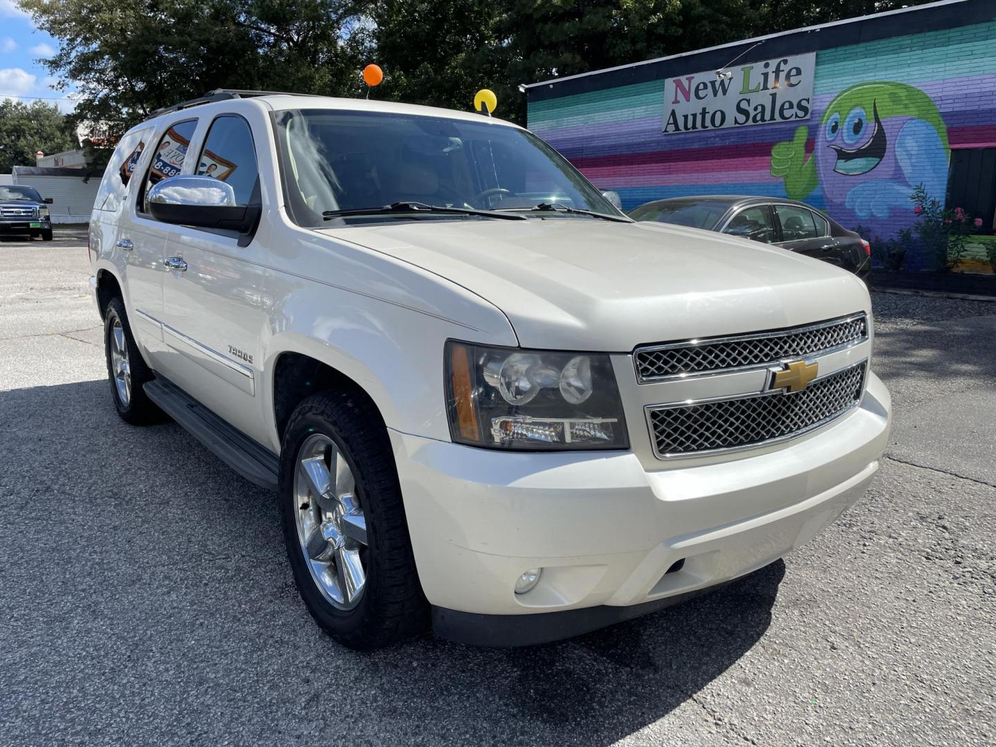 2014 WHITE CHEVROLET TAHOE LTZ (1GNSCCE09ER) with an 5.3L engine, Automatic transmission, located at 5103 Dorchester Rd., Charleston, SC, 29418-5607, (843) 767-1122, 36.245171, -115.228050 - Leather, Sunroof, Navigation, Backup Camera, Rear DVD, Dual Climate Control, Power Everything (windows, locks, seats, mirrors), Heated/Cooled/ Memory Seating, Rear Heated Seats, Power Liftgate, Keyless Entry, Middle Row Captain's Seats, Convenient Third Row, Running Boards, Tow Package, Alloy Wheel - Photo#0