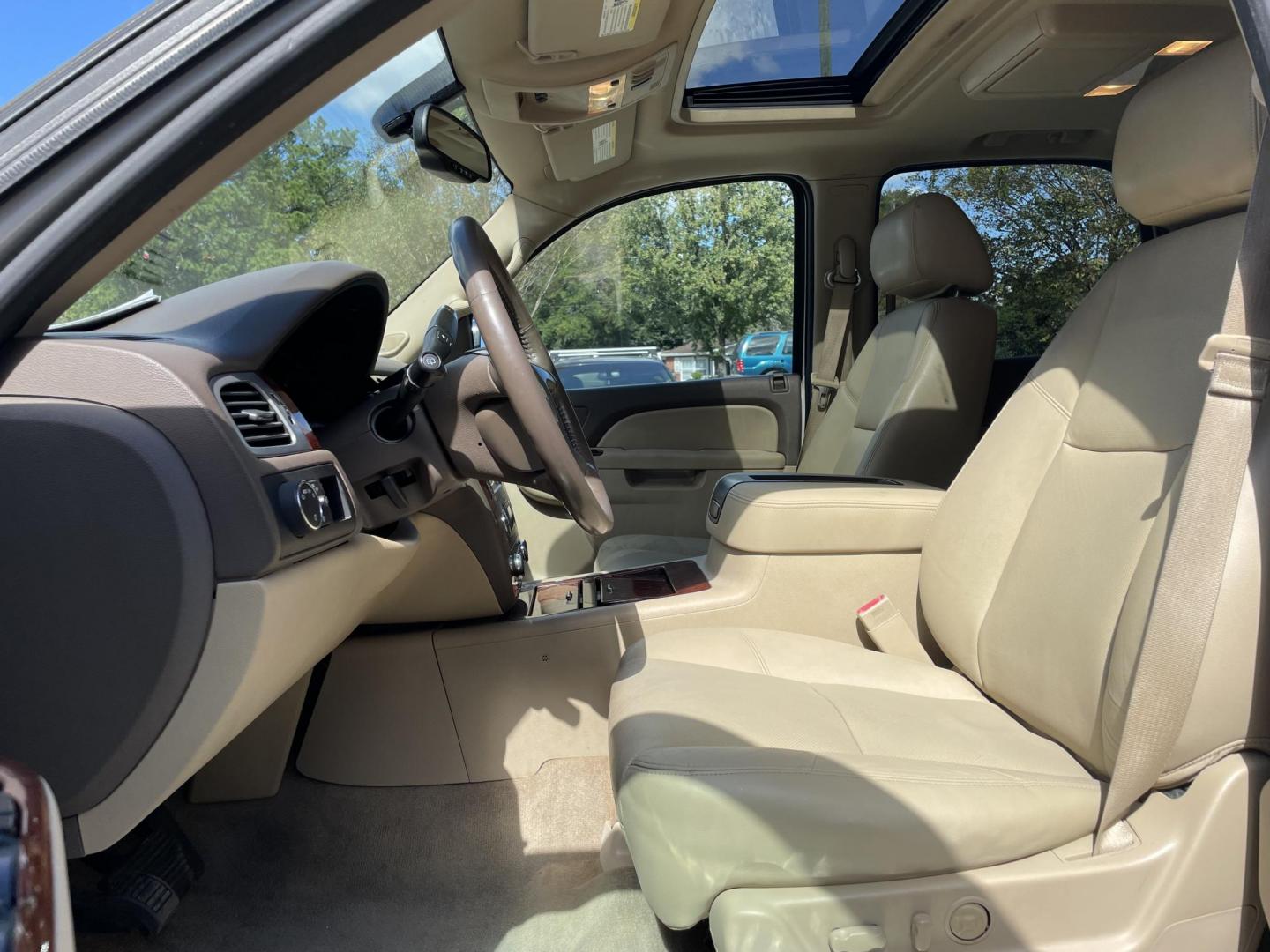 2014 WHITE CHEVROLET TAHOE LTZ (1GNSCCE09ER) with an 5.3L engine, Automatic transmission, located at 5103 Dorchester Rd., Charleston, SC, 29418-5607, (843) 767-1122, 36.245171, -115.228050 - Leather, Sunroof, Navigation, Backup Camera, Rear DVD, Dual Climate Control, Power Everything (windows, locks, seats, mirrors), Heated/Cooled/ Memory Seating, Rear Heated Seats, Power Liftgate, Keyless Entry, Middle Row Captain's Seats, Convenient Third Row, Running Boards, Tow Package, Alloy Wheel - Photo#23