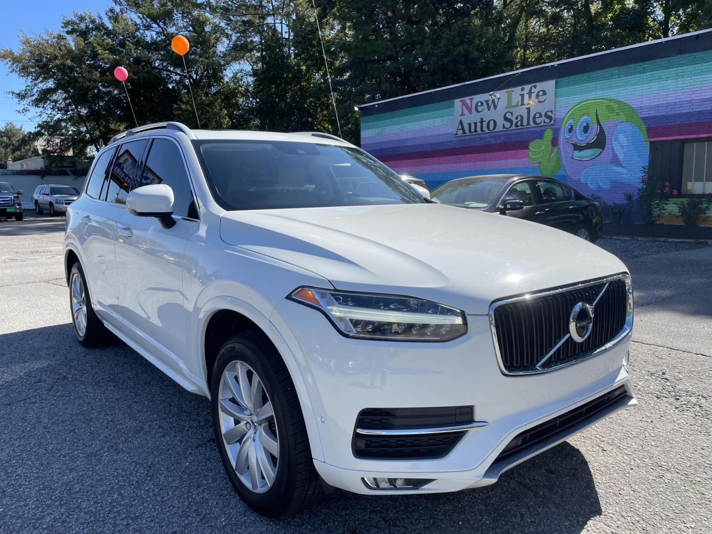 2018 WHITE VOLVO XC90 T6 MOMENTUM (YV4A22PKXJ1) with an 2.0L engine, Automatic transmission, located at 5103 Dorchester Rd., Charleston, SC, 29418-5607, (843) 767-1122, 36.245171, -115.228050 - Photo#0