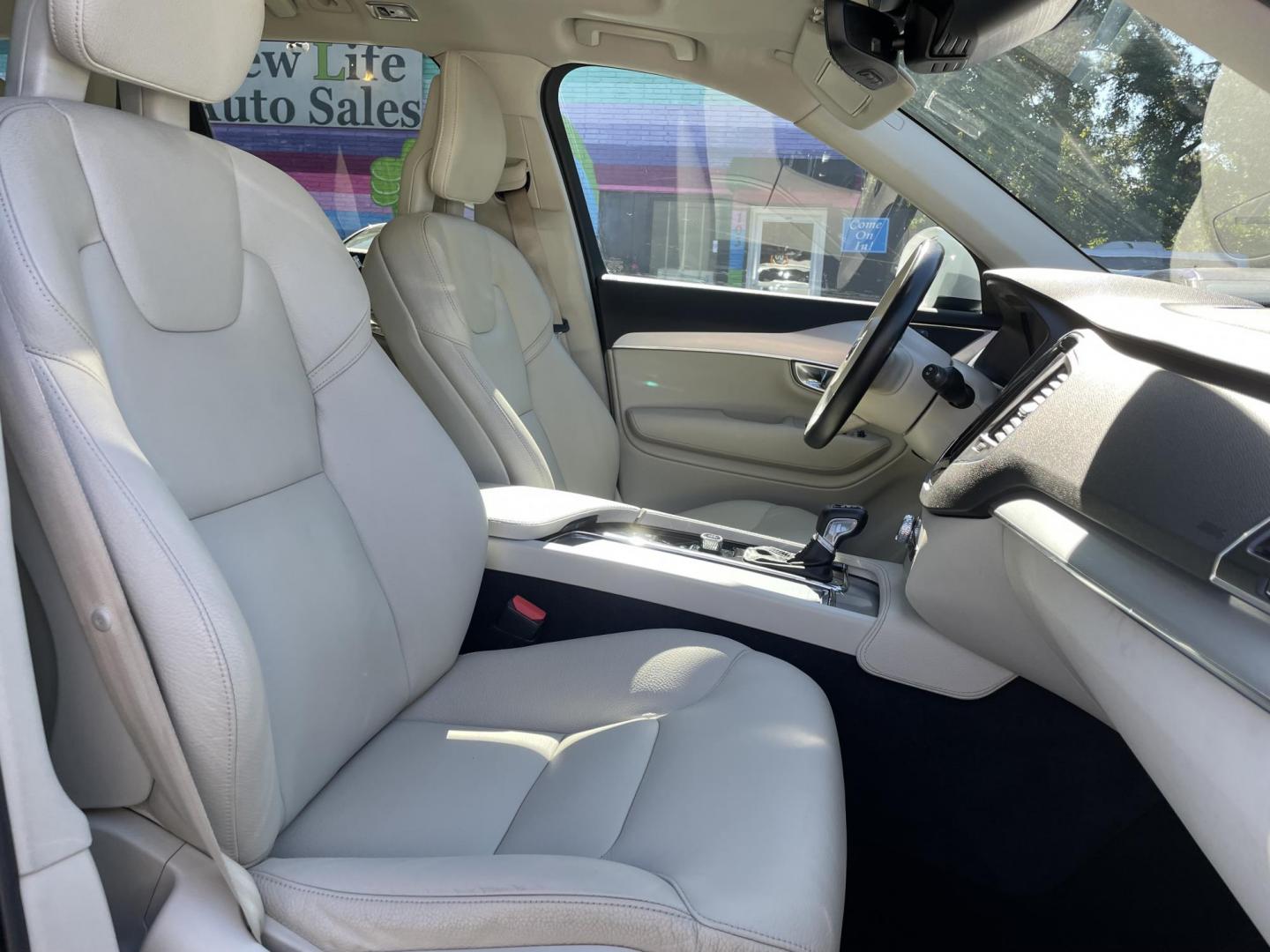 2018 WHITE VOLVO XC90 T6 MOMENTUM (YV4A22PKXJ1) with an 2.0L engine, Automatic transmission, located at 5103 Dorchester Rd., Charleston, SC, 29418-5607, (843) 767-1122, 36.245171, -115.228050 - Stunningly clean interior with Leather, Panoramic Sunroof, Navigation, Backup Camera, AM/FM/AUX/Sat/Bluetooth, Dual Climate Control, Power Everything (windows, locks, seats, mirrors), Memory river's Seat, Power Liftgate, Easy-fold Convenient Third Row, Spacious Cargo, Keyless Entry, Push Button Sta - Photo#10