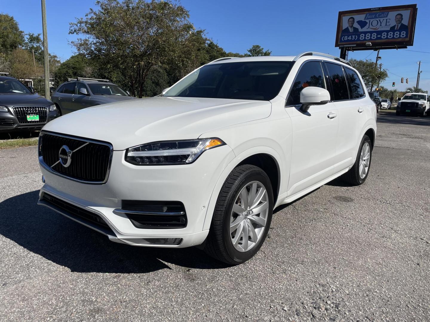 2018 WHITE VOLVO XC90 T6 MOMENTUM (YV4A22PKXJ1) with an 2.0L engine, Automatic transmission, located at 5103 Dorchester Rd., Charleston, SC, 29418-5607, (843) 767-1122, 36.245171, -115.228050 - Photo#2