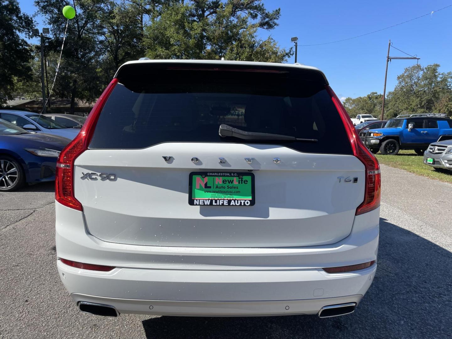 2018 WHITE VOLVO XC90 T6 MOMENTUM (YV4A22PKXJ1) with an 2.0L engine, Automatic transmission, located at 5103 Dorchester Rd., Charleston, SC, 29418-5607, (843) 767-1122, 36.245171, -115.228050 - Stunningly clean interior with Leather, Panoramic Sunroof, Navigation, Backup Camera, AM/FM/AUX/Sat/Bluetooth, Dual Climate Control, Power Everything (windows, locks, seats, mirrors), Memory river's Seat, Power Liftgate, Easy-fold Convenient Third Row, Spacious Cargo, Keyless Entry, Push Button Sta - Photo#4