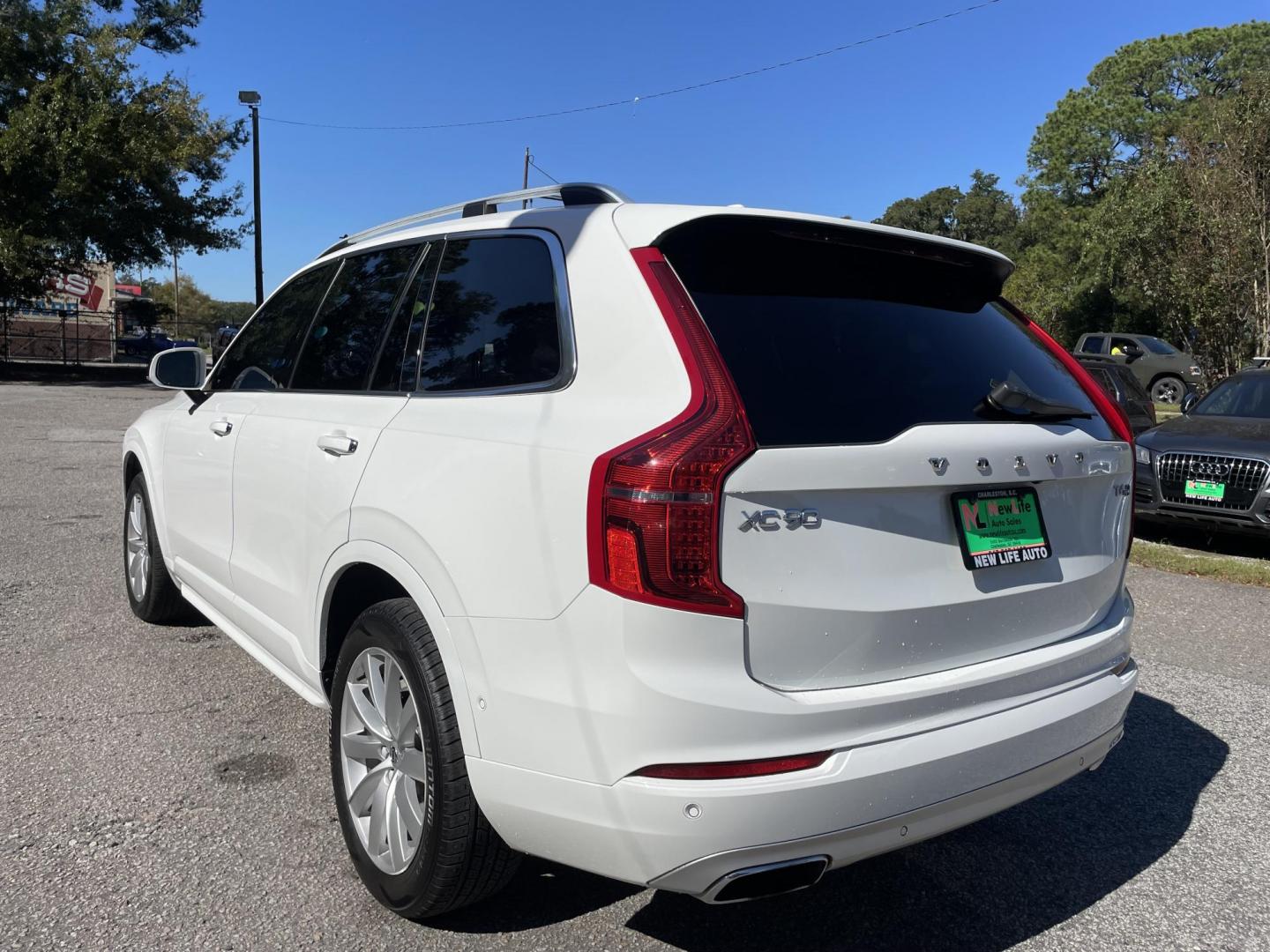 2018 WHITE VOLVO XC90 T6 MOMENTUM (YV4A22PKXJ1) with an 2.0L engine, Automatic transmission, located at 5103 Dorchester Rd., Charleston, SC, 29418-5607, (843) 767-1122, 36.245171, -115.228050 - Stunningly clean interior with Leather, Panoramic Sunroof, Navigation, Backup Camera, AM/FM/AUX/Sat/Bluetooth, Dual Climate Control, Power Everything (windows, locks, seats, mirrors), Memory river's Seat, Power Liftgate, Easy-fold Convenient Third Row, Spacious Cargo, Keyless Entry, Push Button Sta - Photo#5