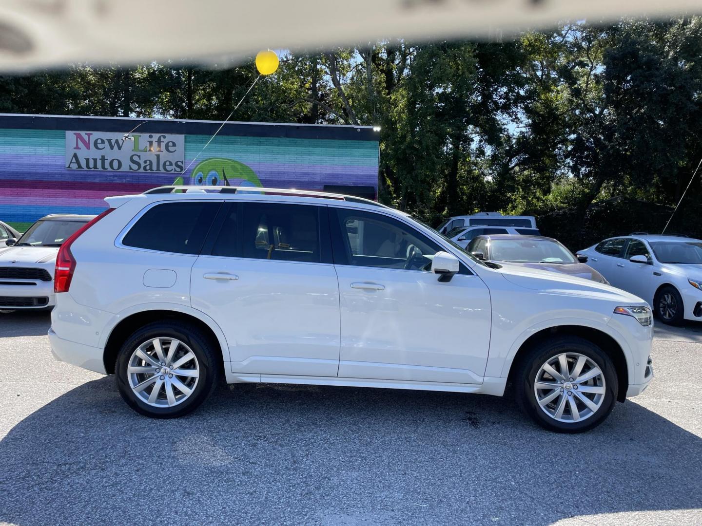 2018 WHITE VOLVO XC90 T6 MOMENTUM (YV4A22PKXJ1) with an 2.0L engine, Automatic transmission, located at 5103 Dorchester Rd., Charleston, SC, 29418-5607, (843) 767-1122, 36.245171, -115.228050 - Photo#8