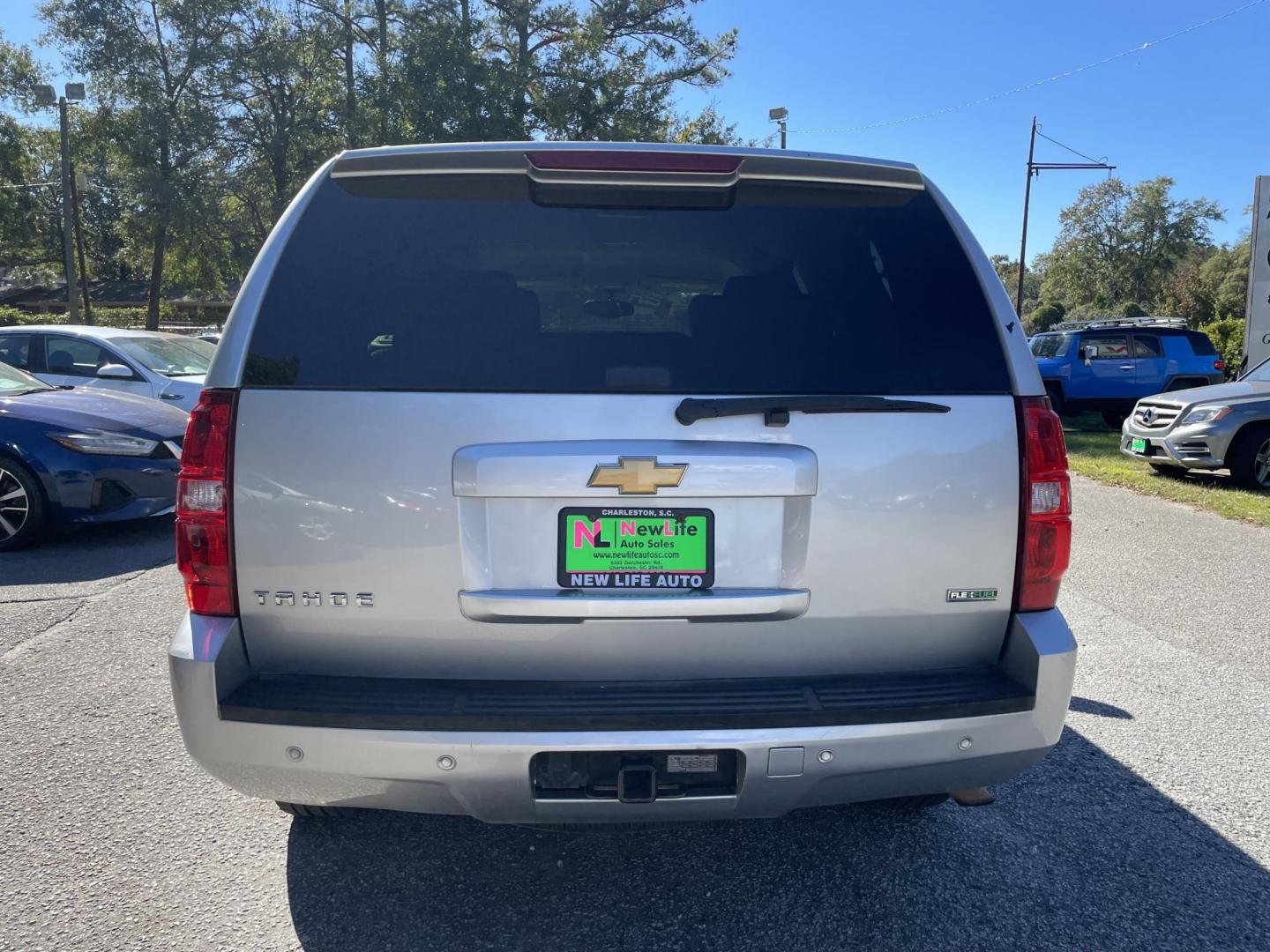 2012 SILVER CHEVROLET TAHOE LT (1GNSCBE09CR) with an 5.3L engine, Automatic transmission, located at 5103 Dorchester Rd., Charleston, SC, 29418-5607, (843) 767-1122, 36.245171, -115.228050 - Leather, CD/AUX/SAT, OnStar, Dual Climate Control, Power Everything (windows, locks, seats, mirrors), Heated Seats, Keyless Entry, Middle Bench Seat, Convenient Third Row, Running Boards, Tow Package, Alloy Wheels. 236k miles Located at New Life Auto Sales! 2023 WINNER for Post & Courier's Charlest - Photo#3