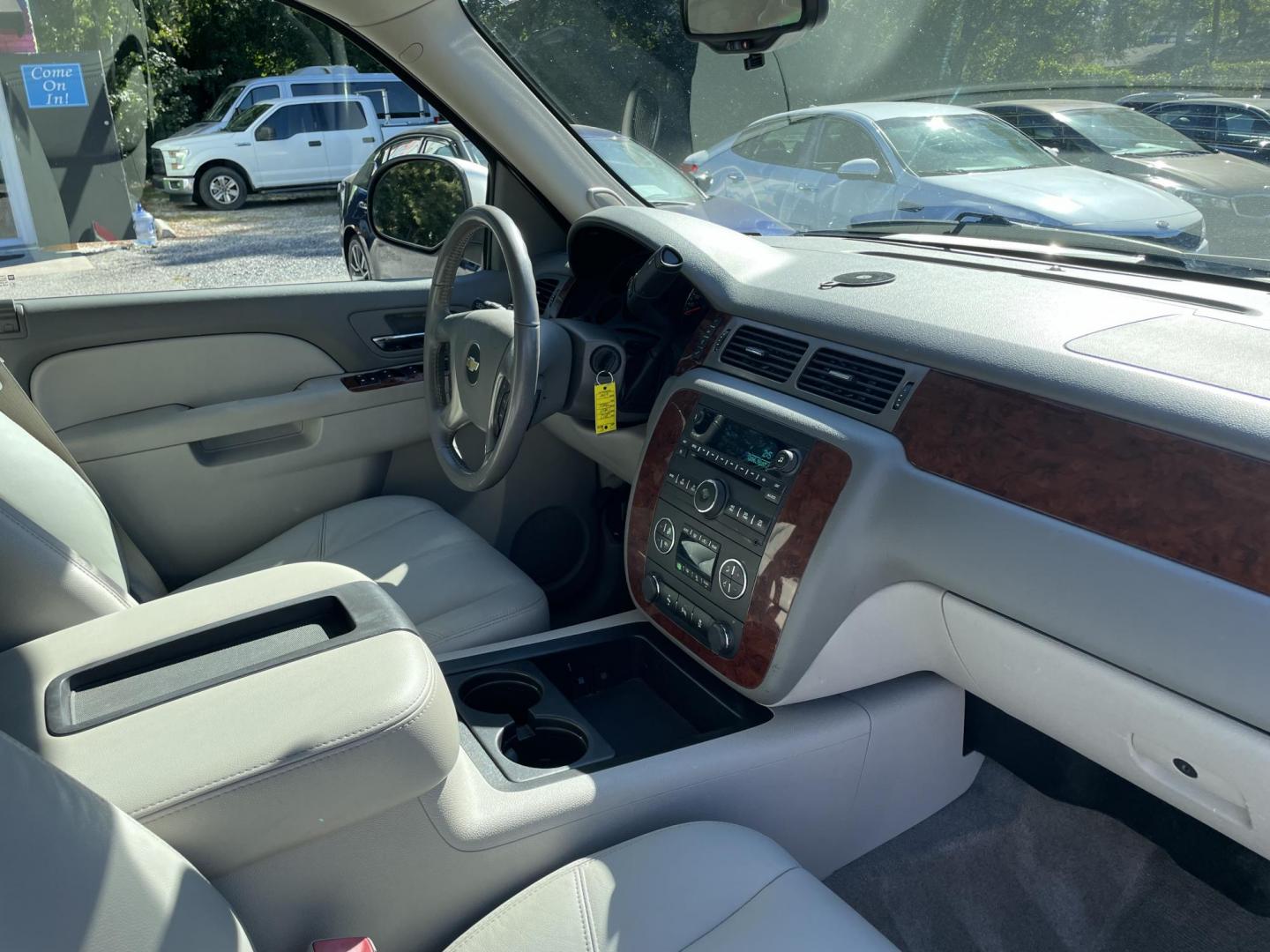 2012 SILVER CHEVROLET TAHOE LT (1GNSCBE09CR) with an 5.3L engine, Automatic transmission, located at 5103 Dorchester Rd., Charleston, SC, 29418-5607, (843) 767-1122, 36.245171, -115.228050 - Leather, CD/AUX/SAT, OnStar, Dual Climate Control, Power Everything (windows, locks, seats, mirrors), Heated Seats, Keyless Entry, Middle Bench Seat, Convenient Third Row, Running Boards, Tow Package, Alloy Wheels. 236k miles Located at New Life Auto Sales! 2023 WINNER for Post & Courier's Charlest - Photo#6