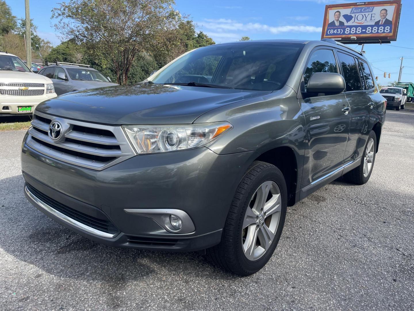 2012 GRAY TOYOTA HIGHLANDER LIMITED (5TDYK3EH0CS) with an 3.5L engine, Automatic transmission, located at 5103 Dorchester Rd., Charleston, SC, 29418-5607, (843) 767-1122, 36.245171, -115.228050 - Clean CarFax (no accidents reported)! Leather, Sunroof, Backup Camera, CD/AUX/USB, Dual Climate Control, Power Everything (windows, locks, seats, mirrors), Power Liftgate, Heated Seats, Rear Climate Control, Convenient, Easy to Fold Third Row, Spacious Cargo, Push Button Start, Keyless Entry, Ally W - Photo#2