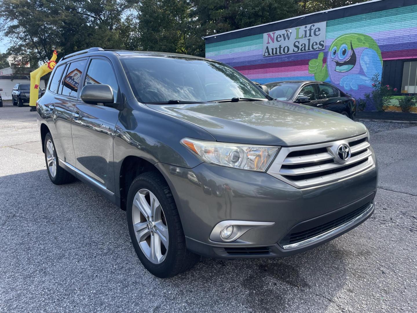 2012 GRAY TOYOTA HIGHLANDER LIMITED (5TDYK3EH0CS) with an 3.5L engine, Automatic transmission, located at 5103 Dorchester Rd., Charleston, SC, 29418-5607, (843) 767-1122, 36.245171, -115.228050 - Clean CarFax (no accidents reported)! Leather, Sunroof, Backup Camera, CD/AUX/USB, Dual Climate Control, Power Everything (windows, locks, seats, mirrors), Power Liftgate, Heated Seats, Rear Climate Control, Convenient, Easy to Fold Third Row, Spacious Cargo, Push Button Start, Keyless Entry, Ally W - Photo#0