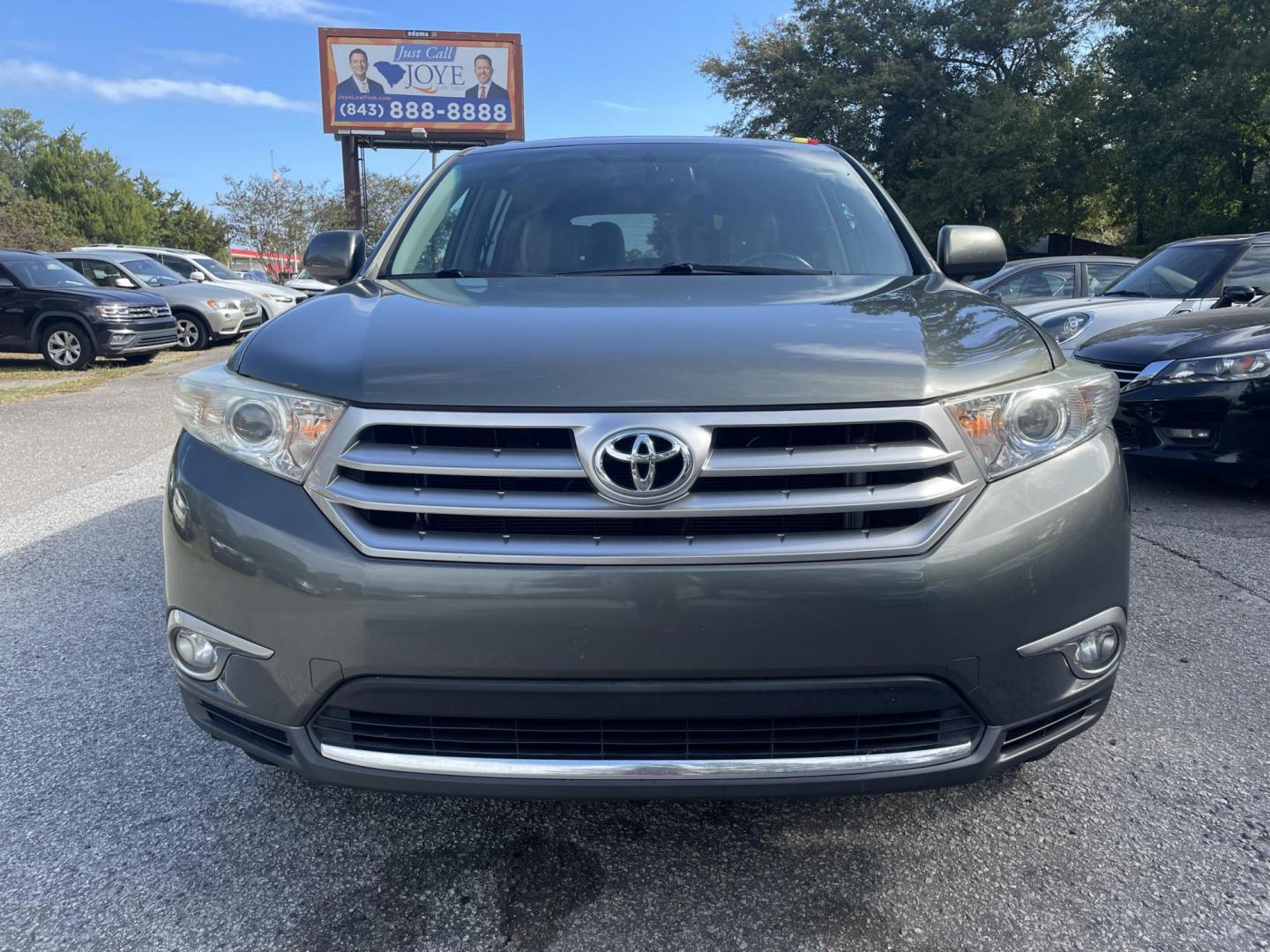 2012 GRAY TOYOTA HIGHLANDER LIMITED (5TDYK3EH0CS) with an 3.5L engine, Automatic transmission, located at 5103 Dorchester Rd., Charleston, SC, 29418-5607, (843) 767-1122, 36.245171, -115.228050 - Clean CarFax (no accidents reported)! Leather, Sunroof, Backup Camera, CD/AUX/USB, Dual Climate Control, Power Everything (windows, locks, seats, mirrors), Power Liftgate, Heated Seats, Rear Climate Control, Convenient, Easy to Fold Third Row, Spacious Cargo, Push Button Start, Keyless Entry, Ally W - Photo#1