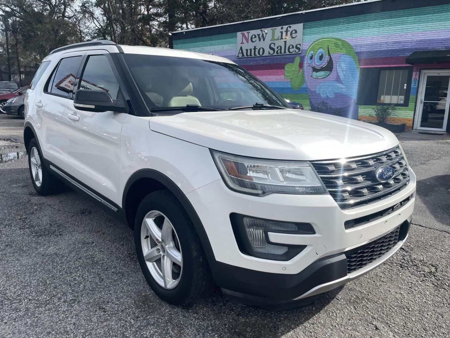 2016 WHITE FORD EXPLORER XLT (1FM5K8D86GG) with an 3.5L engine, Automatic transmission, located at 5103 Dorchester Rd., Charleston, SC, 29418-5607, (843) 767-1122, 36.245171, -115.228050 - Clean interior with Leather, CD/AUX/Sat/Bluetooth, Backup Camera, Dual Climate Control, Power Everything (windows, locks, seats, mirrors), Rear Climate Control, Heated Seats, Power Liftgate, Push Button Start, Keyless Entry, Alloy Wheels. 118k miles Located at New Life Auto Sales! 2023 WINNER for P - Photo#0