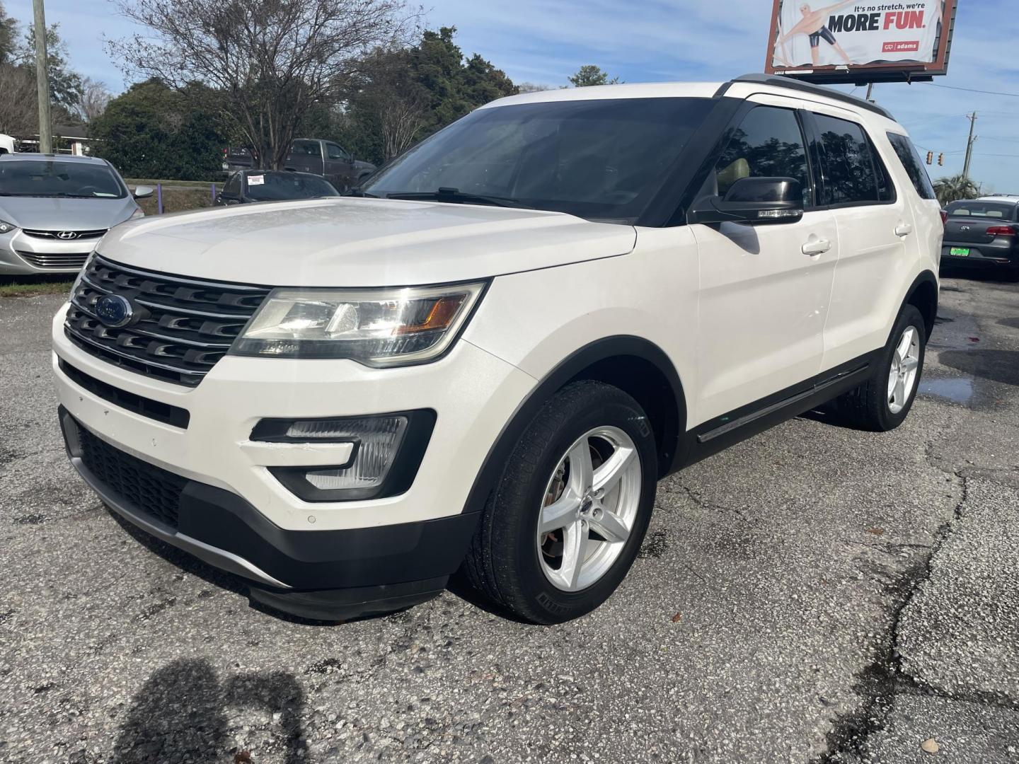 2016 WHITE FORD EXPLORER XLT (1FM5K8D86GG) with an 3.5L engine, Automatic transmission, located at 5103 Dorchester Rd., Charleston, SC, 29418-5607, (843) 767-1122, 36.245171, -115.228050 - Clean interior with Leather, CD/AUX/Sat/Bluetooth, Backup Camera, Dual Climate Control, Power Everything (windows, locks, seats, mirrors), Rear Climate Control, Heated Seats, Power Liftgate, Push Button Start, Keyless Entry, Alloy Wheels. 118k miles Located at New Life Auto Sales! 2023 WINNER for P - Photo#1