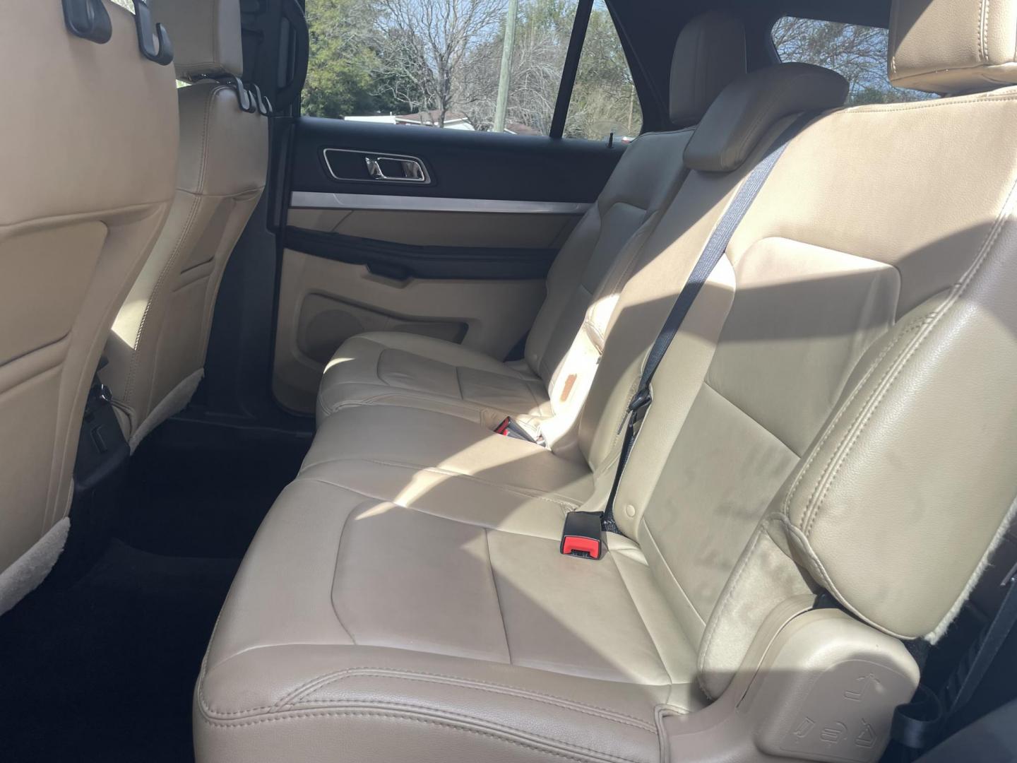 2016 WHITE FORD EXPLORER XLT (1FM5K8D86GG) with an 3.5L engine, Automatic transmission, located at 5103 Dorchester Rd., Charleston, SC, 29418-5607, (843) 767-1122, 36.245171, -115.228050 - Clean interior with Leather, CD/AUX/Sat/Bluetooth, Backup Camera, Dual Climate Control, Power Everything (windows, locks, seats, mirrors), Rear Climate Control, Heated Seats, Power Liftgate, Push Button Start, Keyless Entry, Alloy Wheels. 118k miles Located at New Life Auto Sales! 2023 WINNER for P - Photo#15